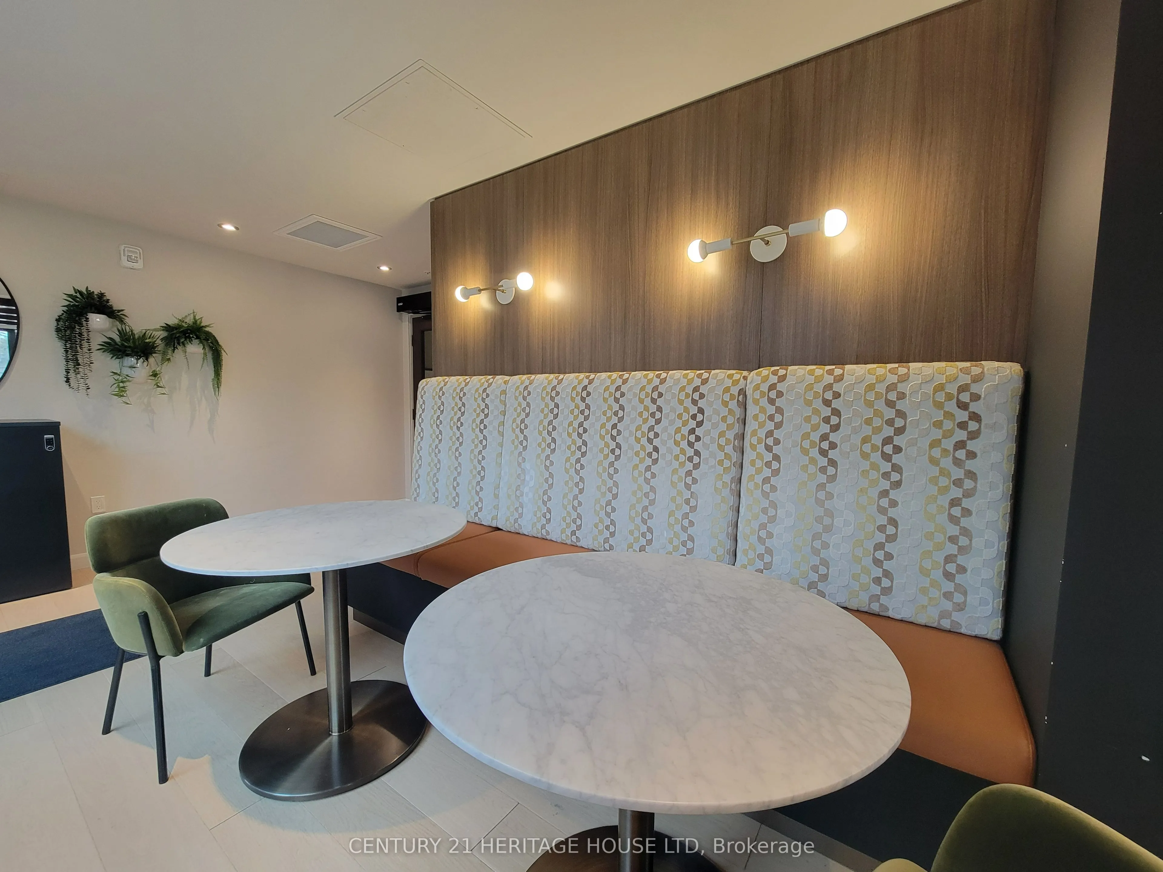 741 King Street W #301