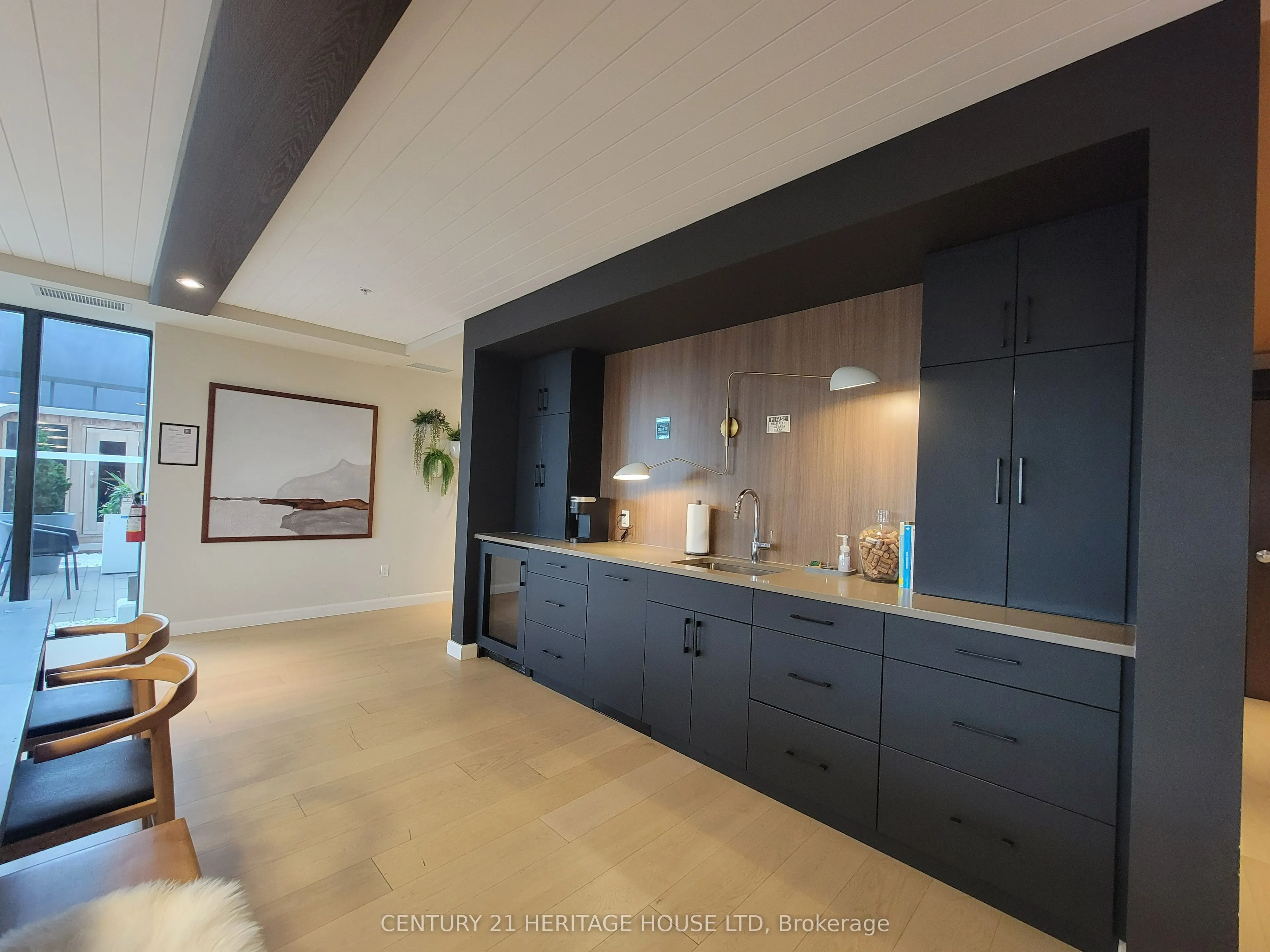 741 King Street W #301