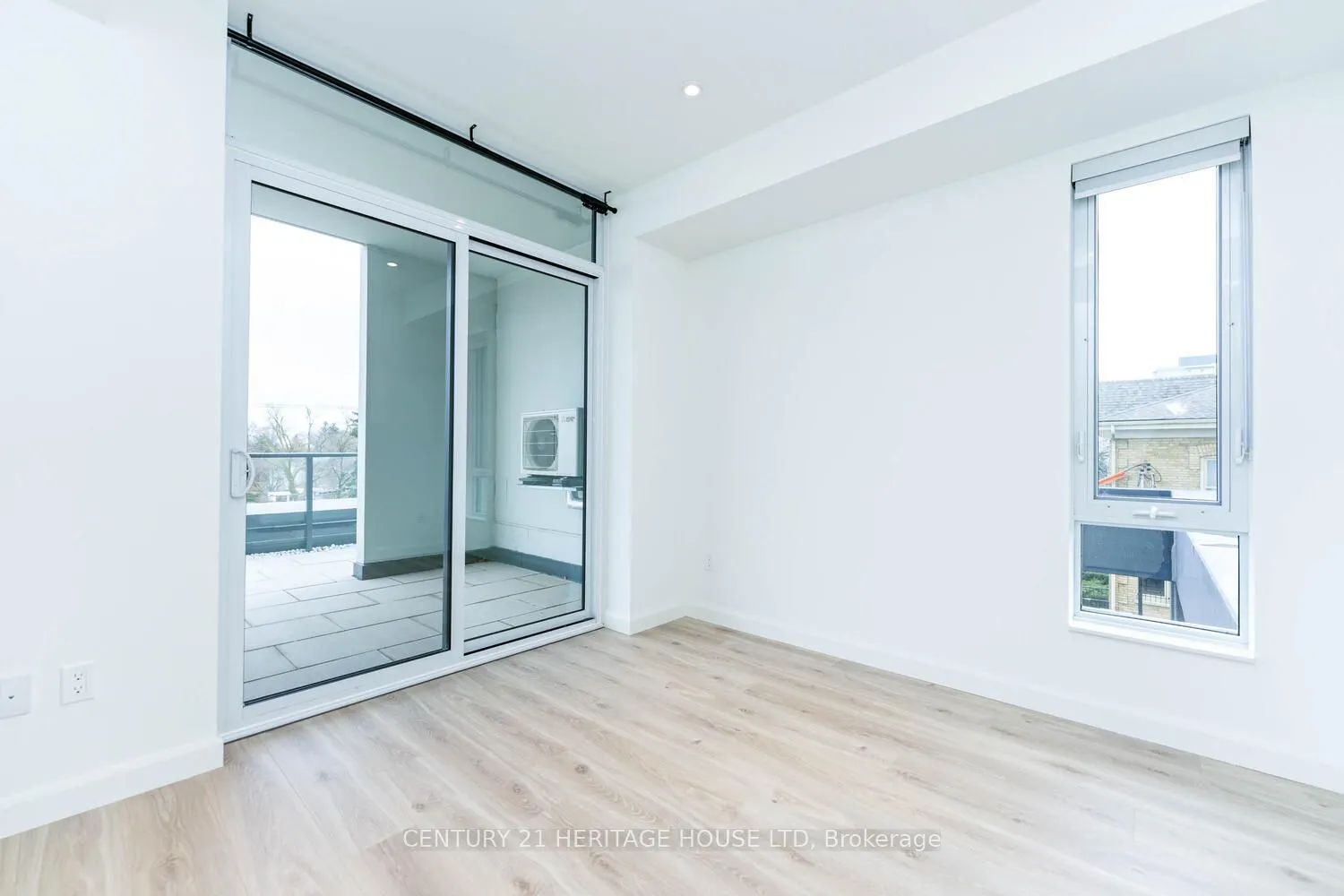 741 King Street W #301