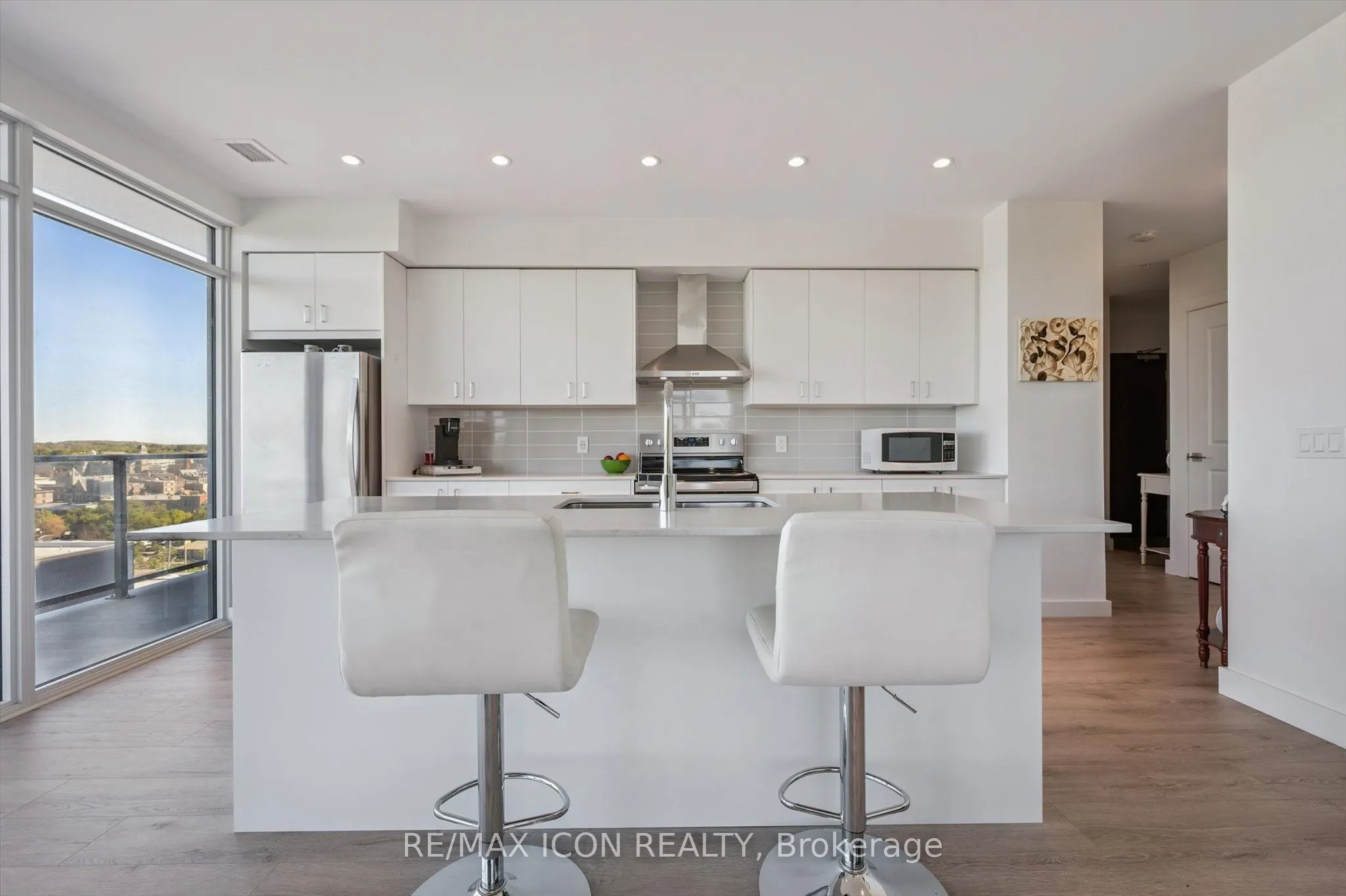 15 Glebe Street #902