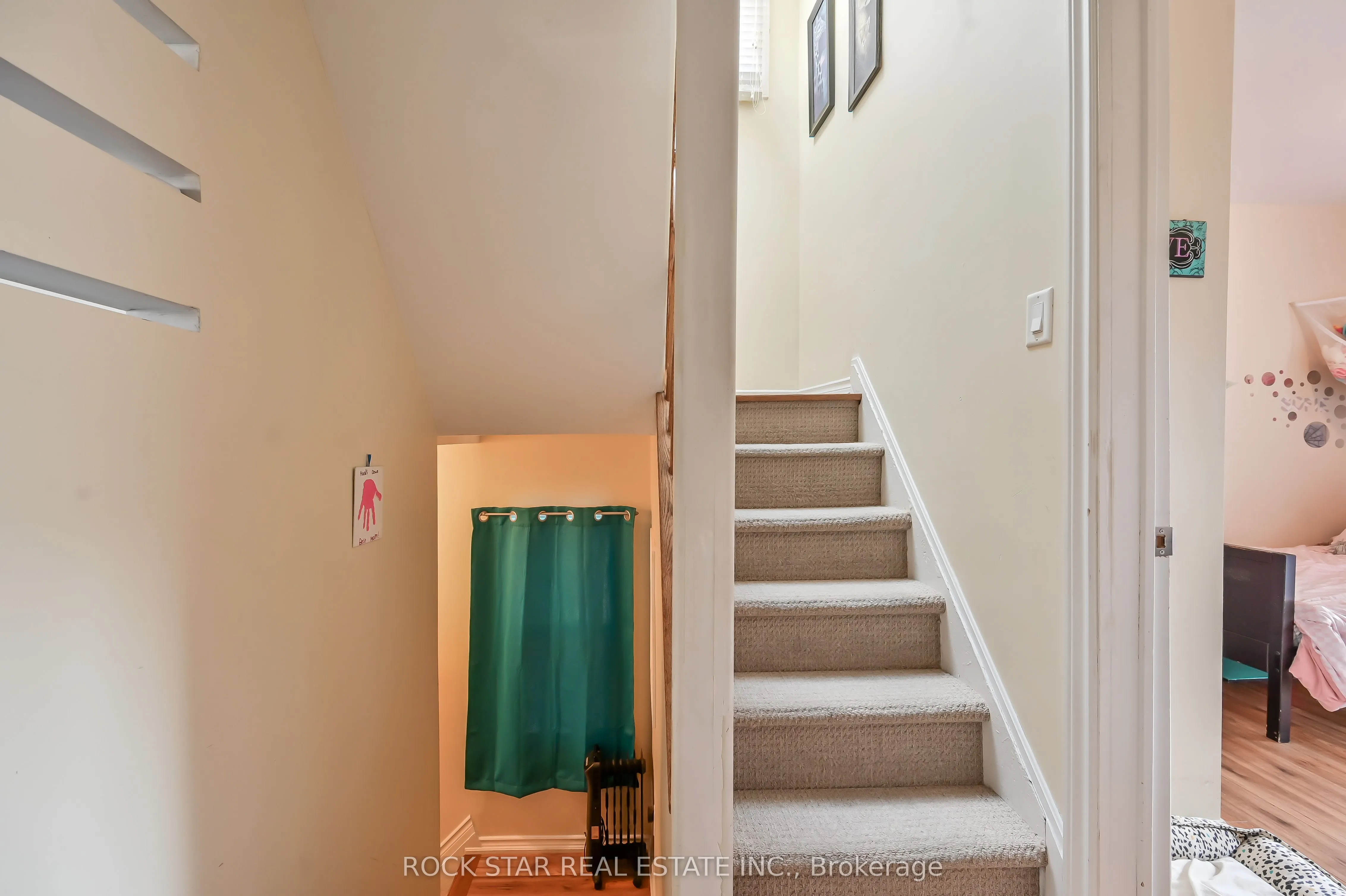 139 Balsam Avenue S