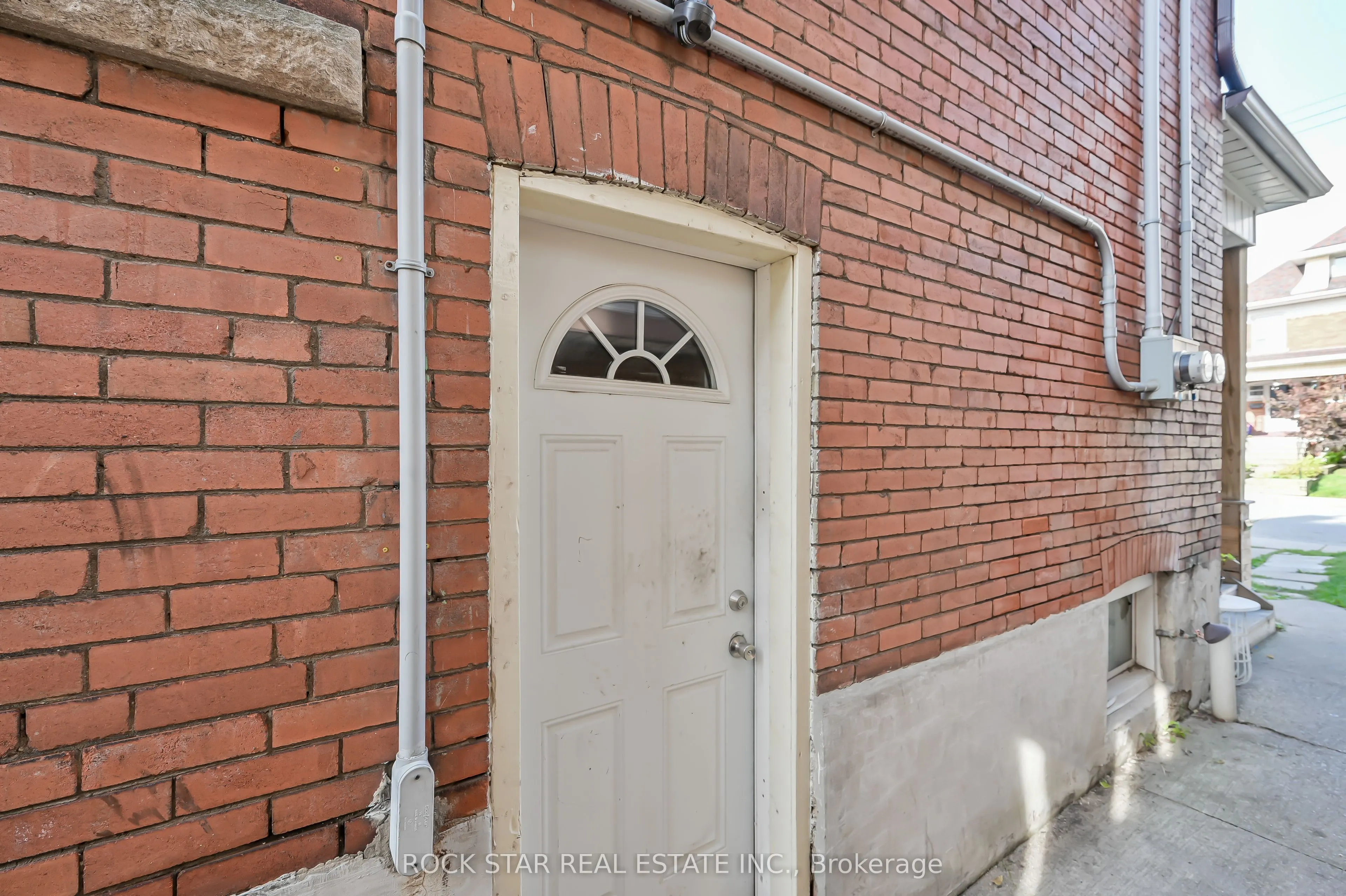 139 Balsam Avenue S