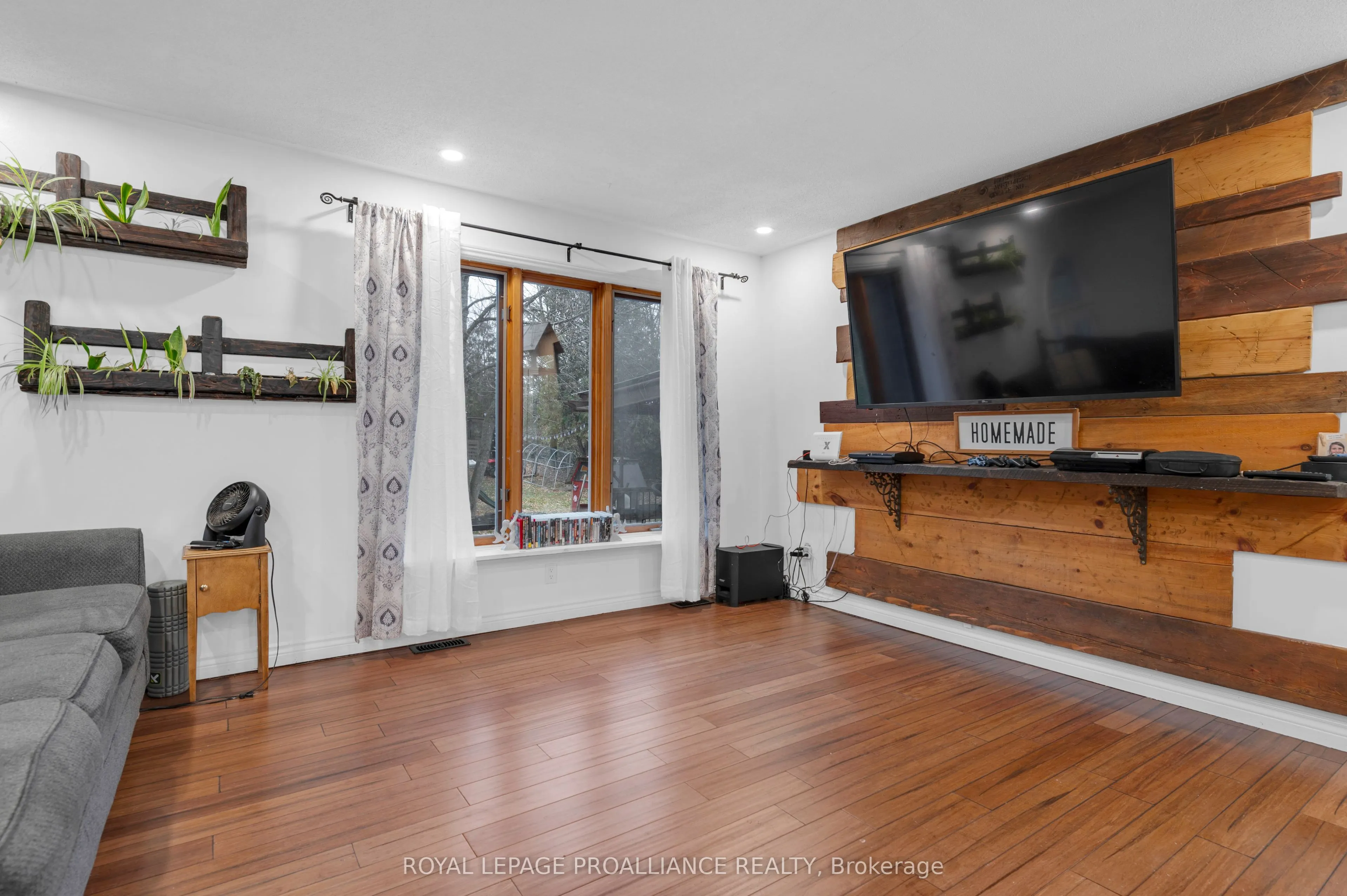 1403A Crookston Road