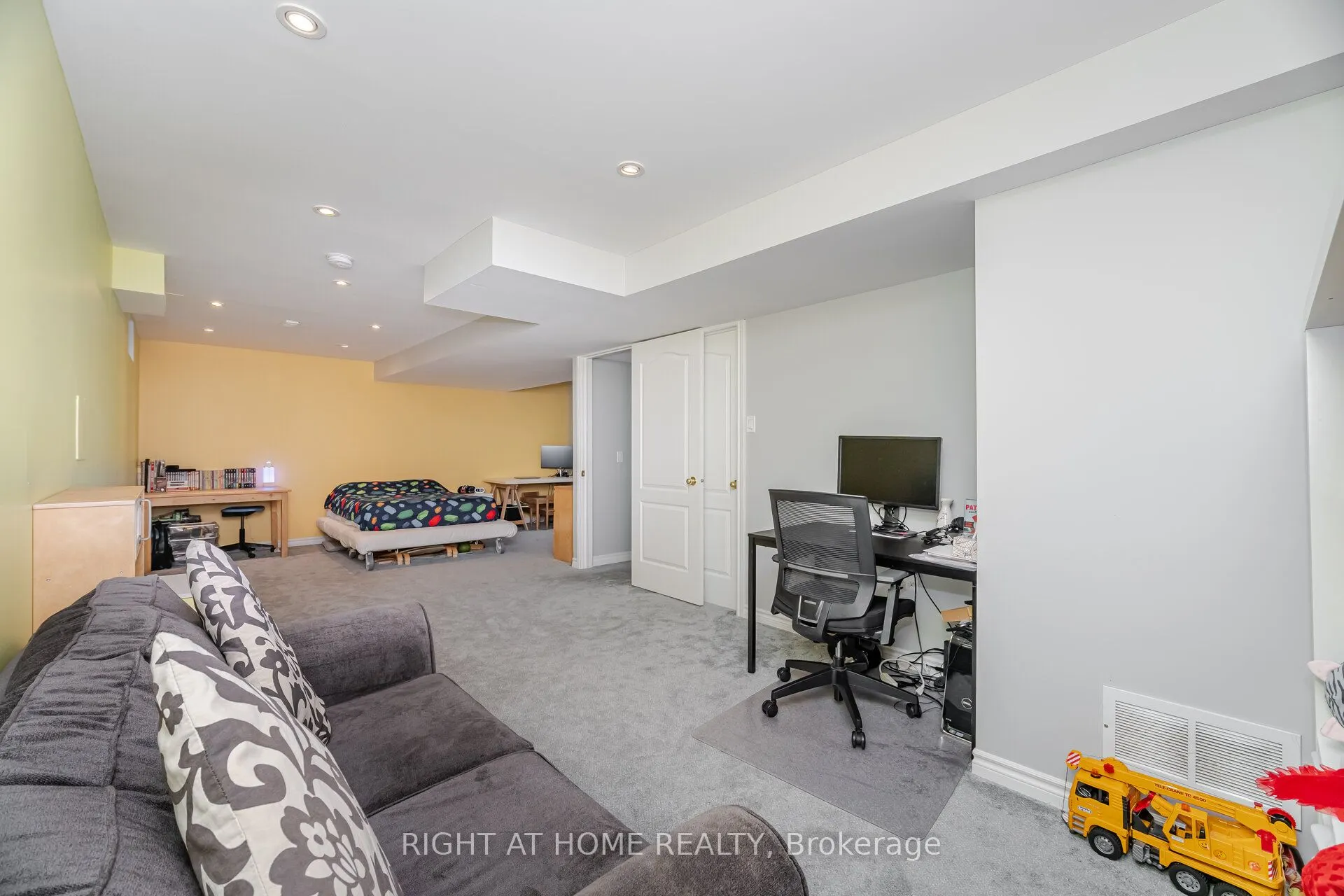1085 Harrogate Drive #35