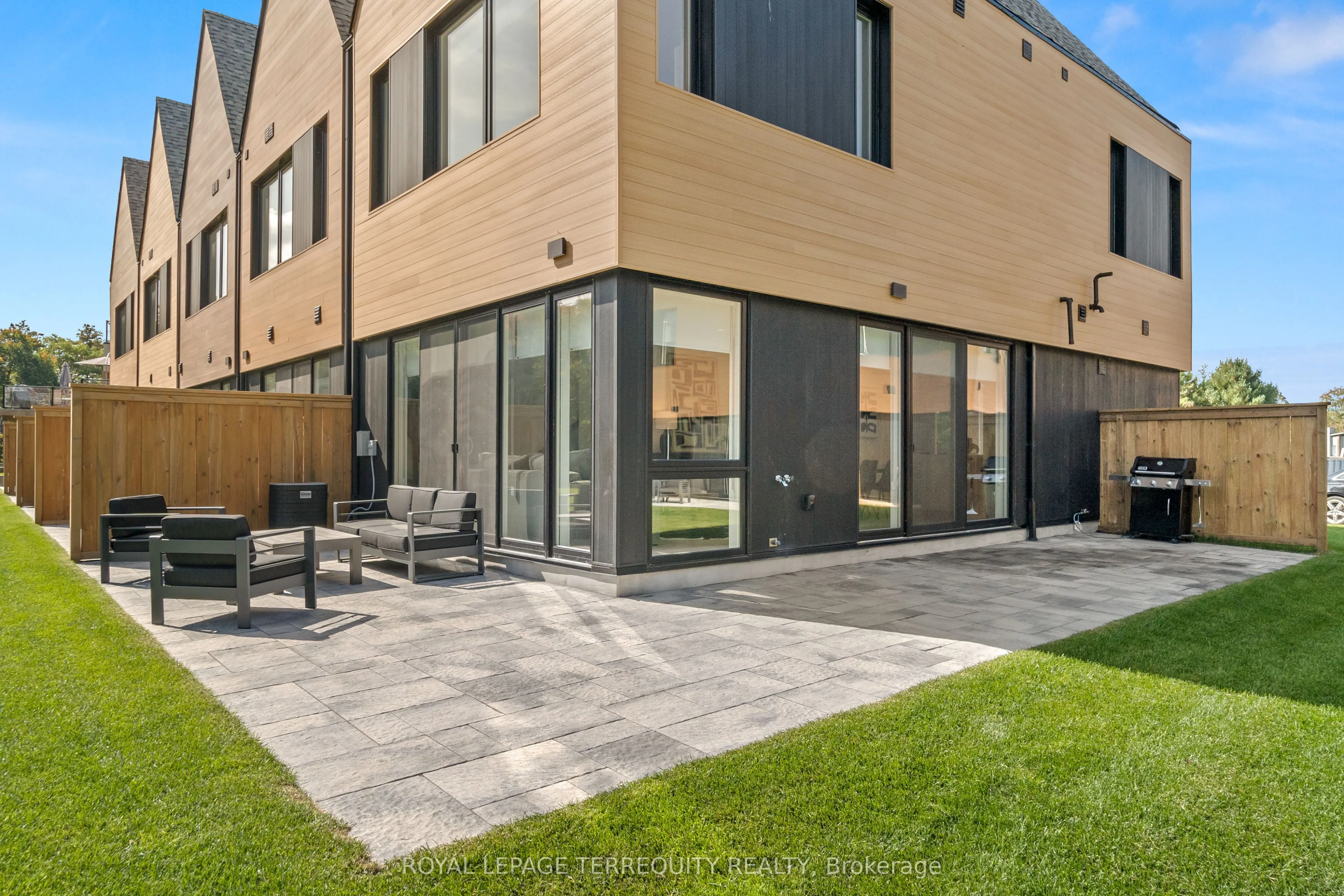 35 Rockmount Crescent