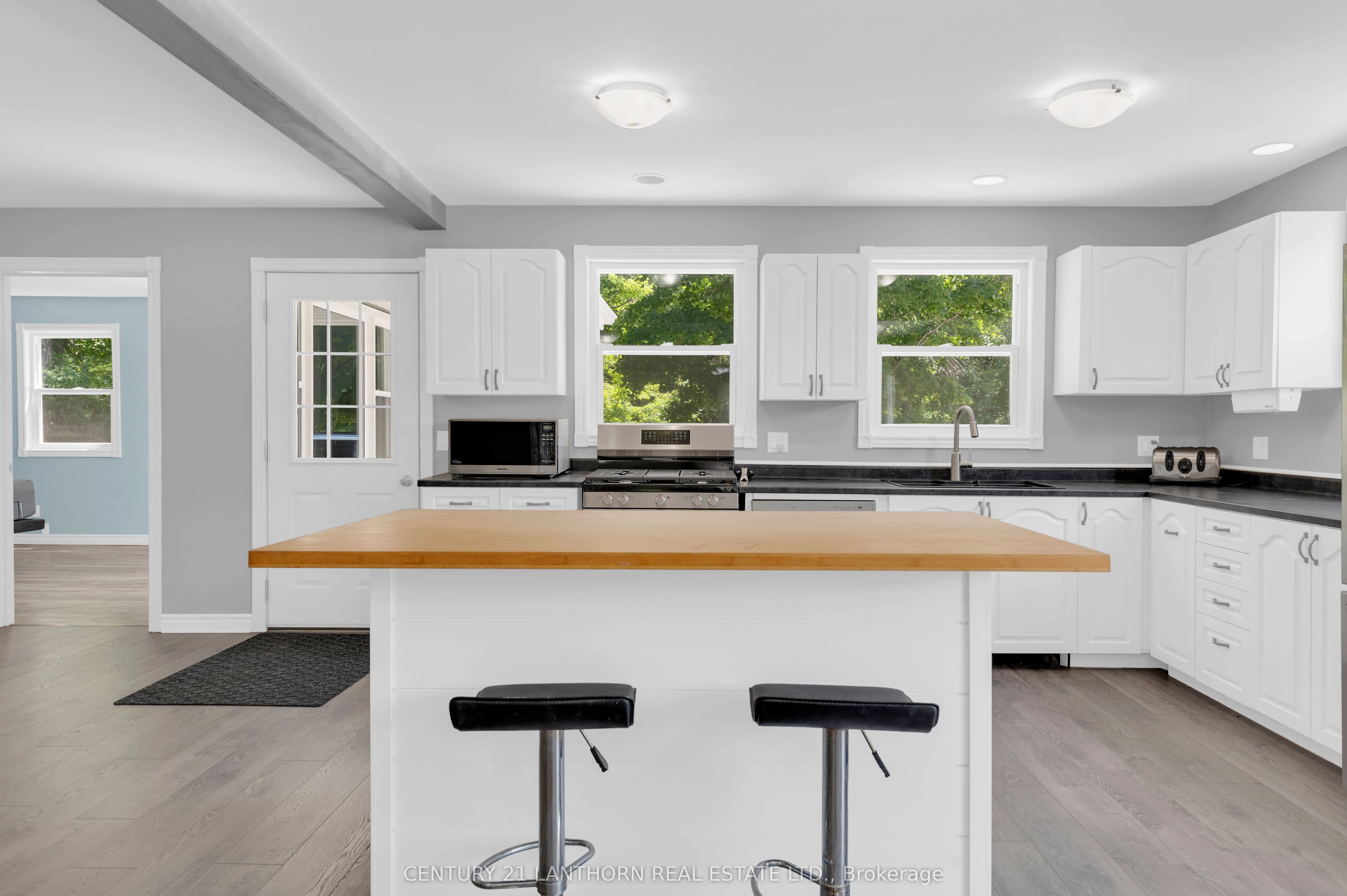 932 Hunt Club Road