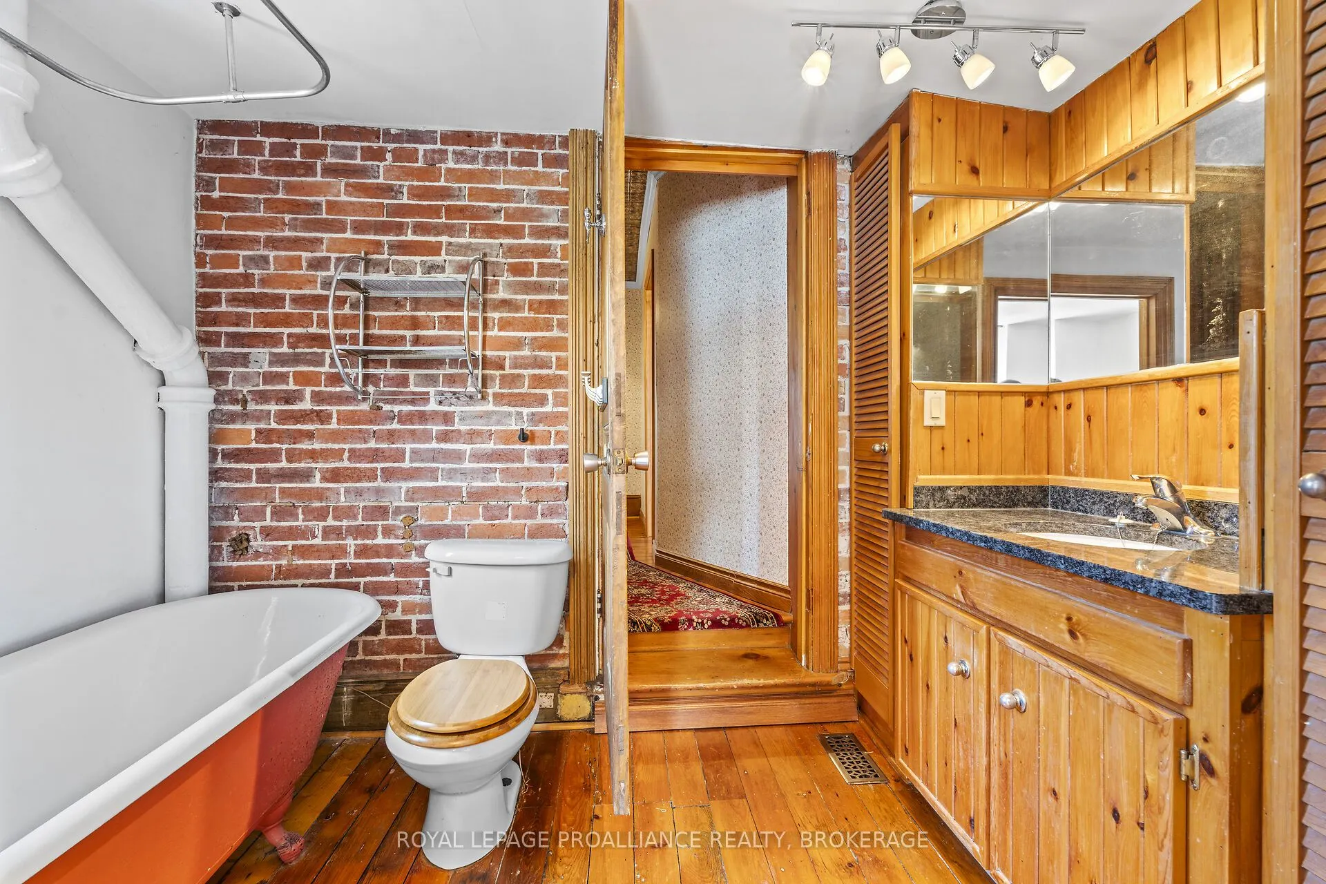 270 Wellington Street