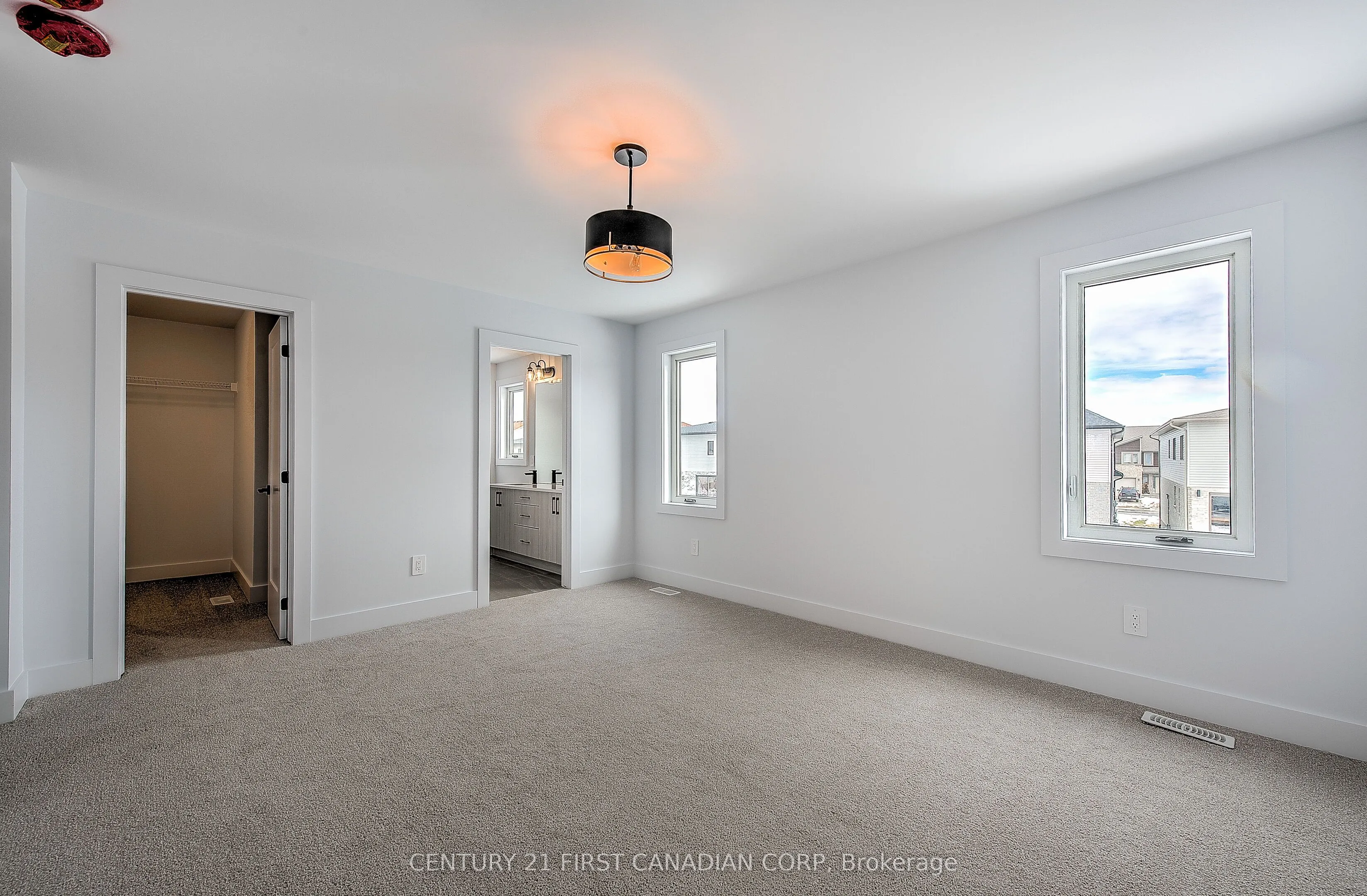 245 HESSELMAN Crescent