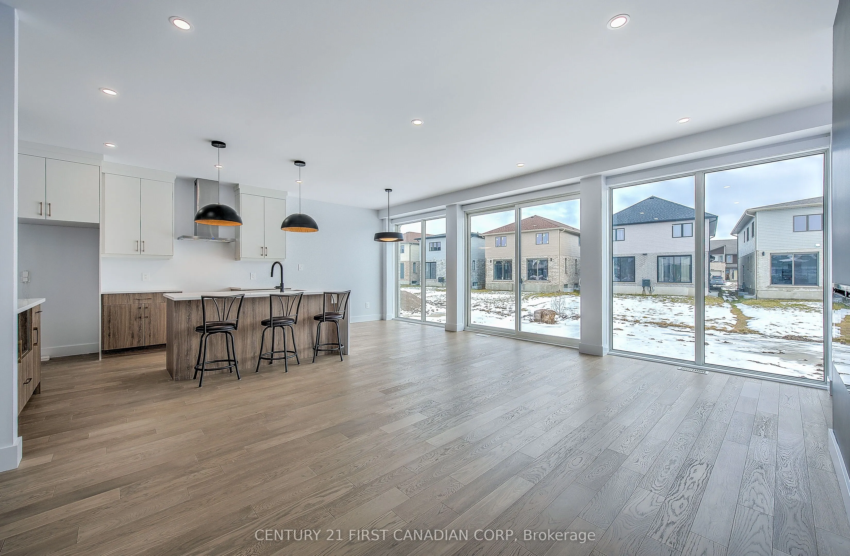 245 HESSELMAN Crescent