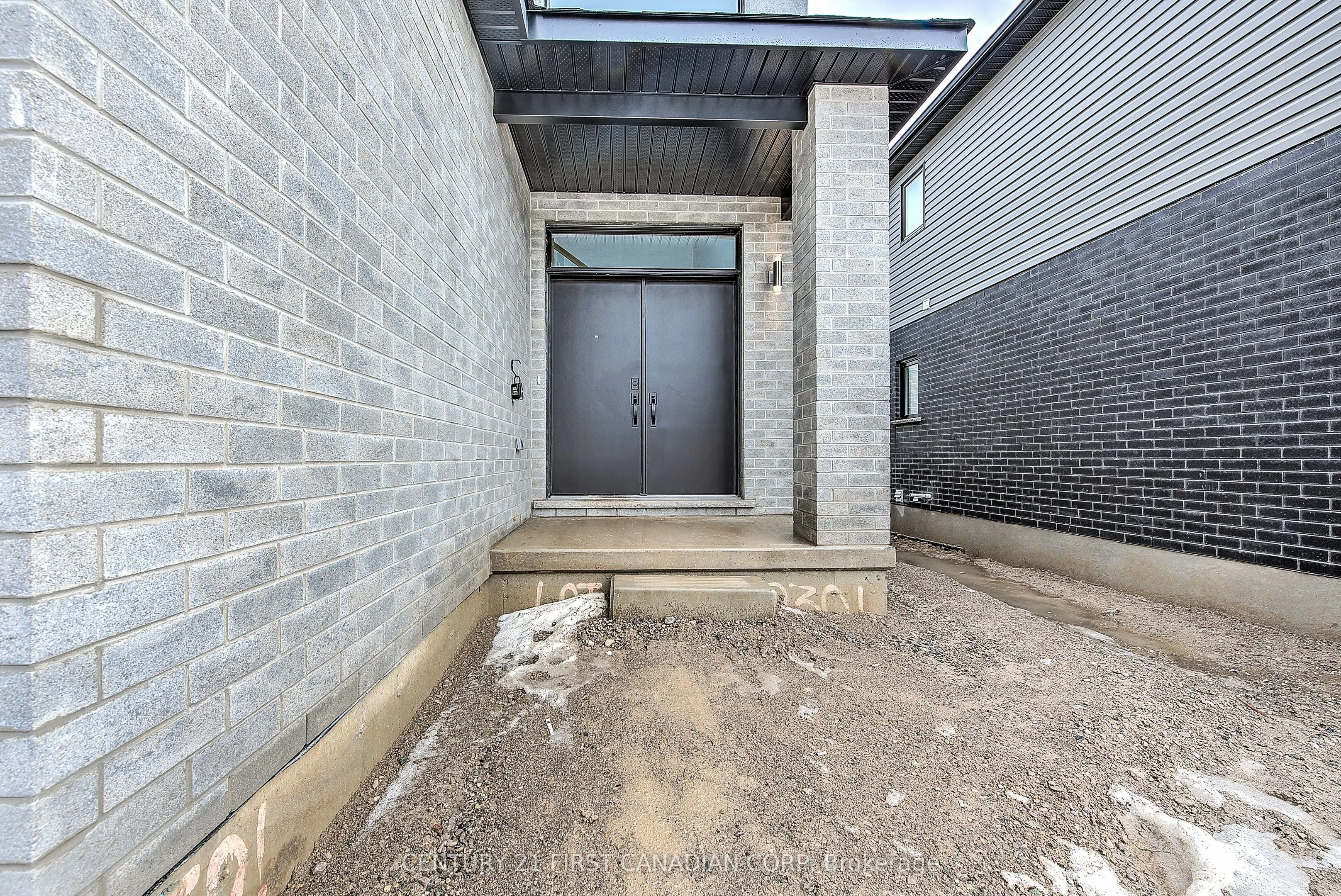 245 HESSELMAN Crescent
