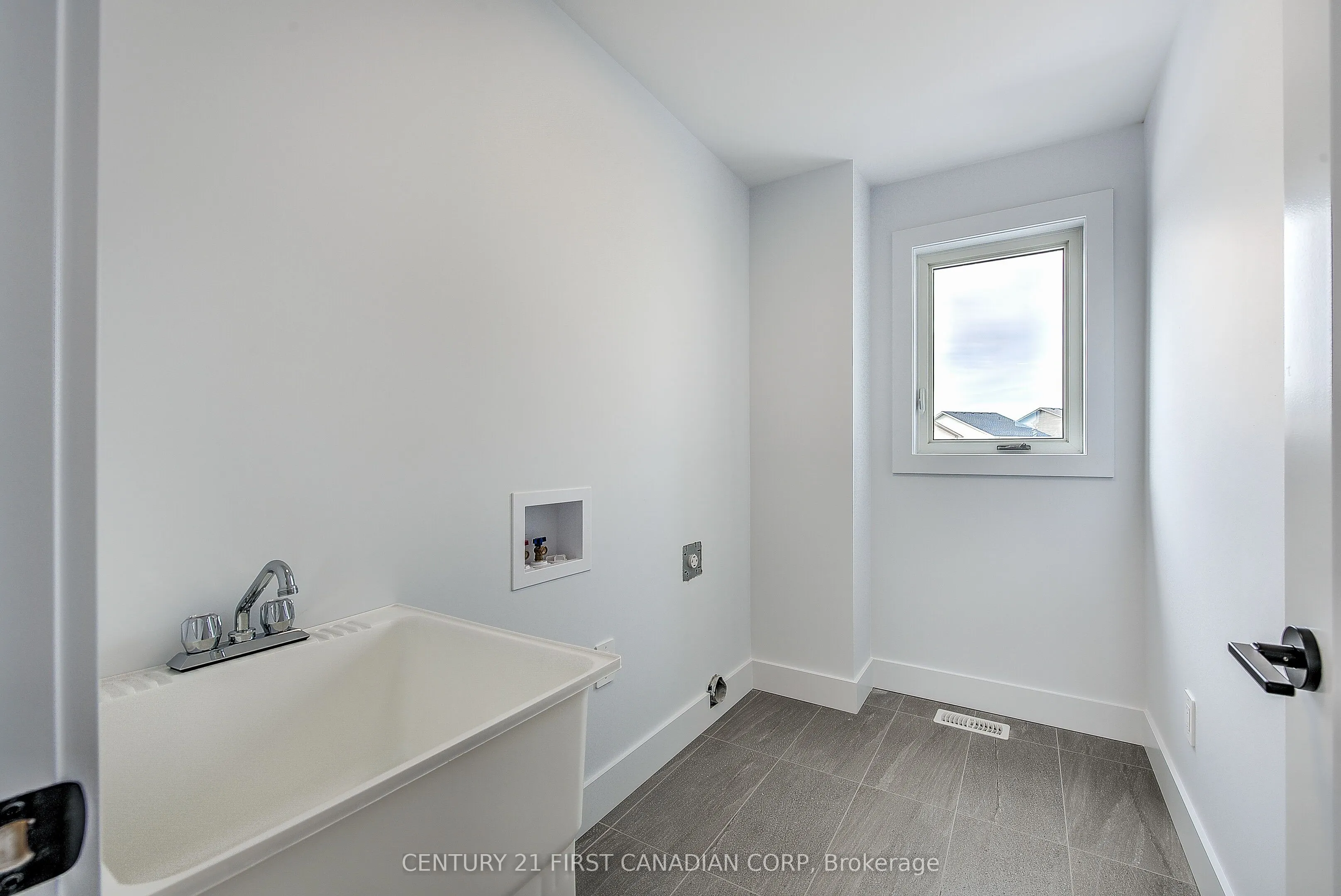 245 HESSELMAN Crescent