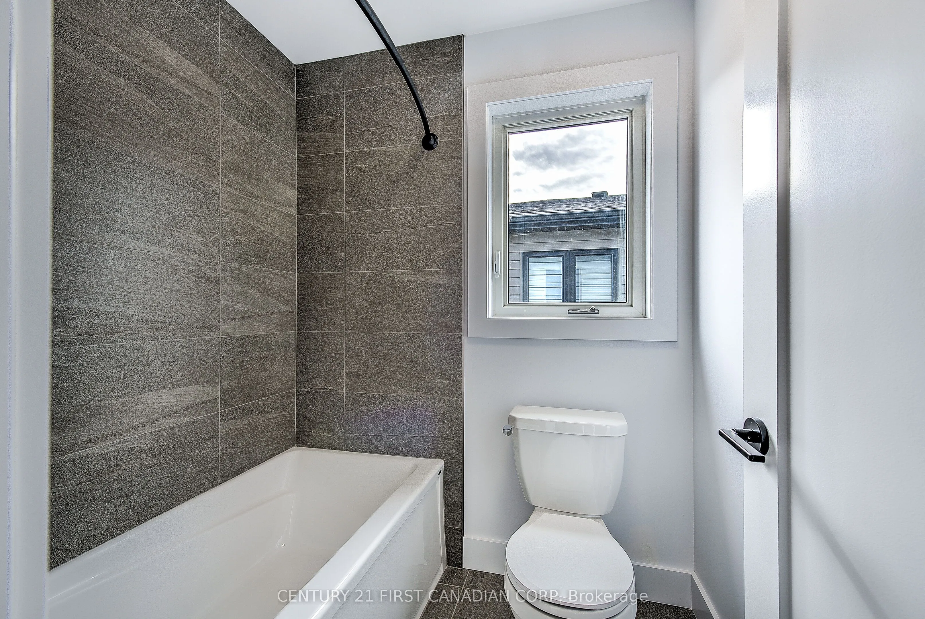 245 HESSELMAN Crescent