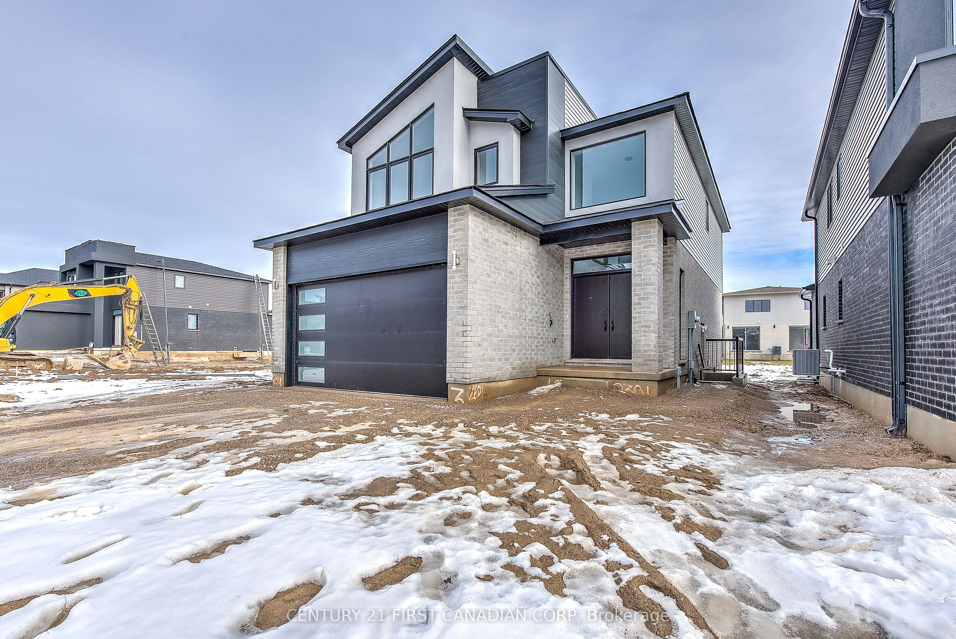 245 HESSELMAN Crescent