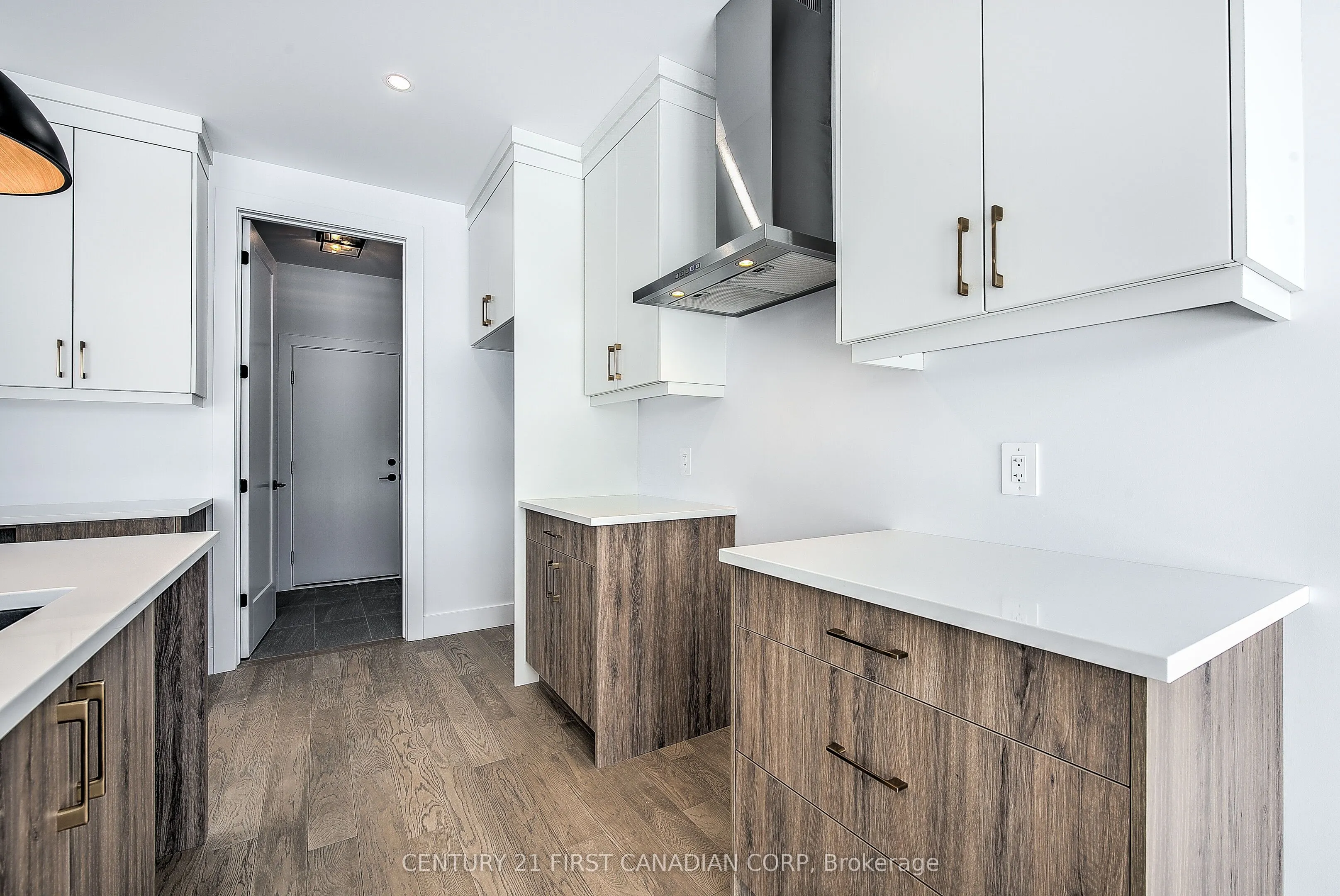 245 HESSELMAN Crescent