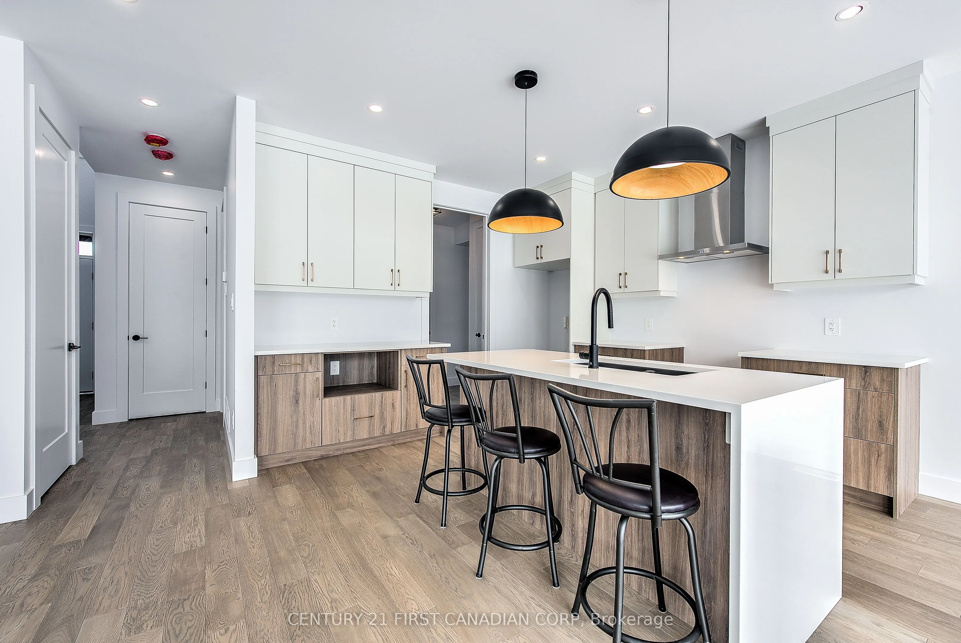 245 HESSELMAN Crescent