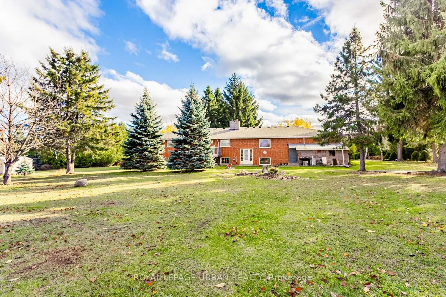 427371 25 Sideroad E