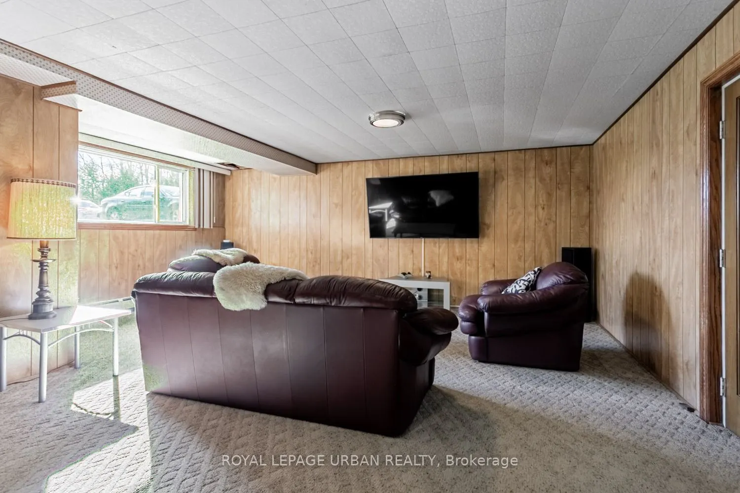 427371 25 Sideroad E