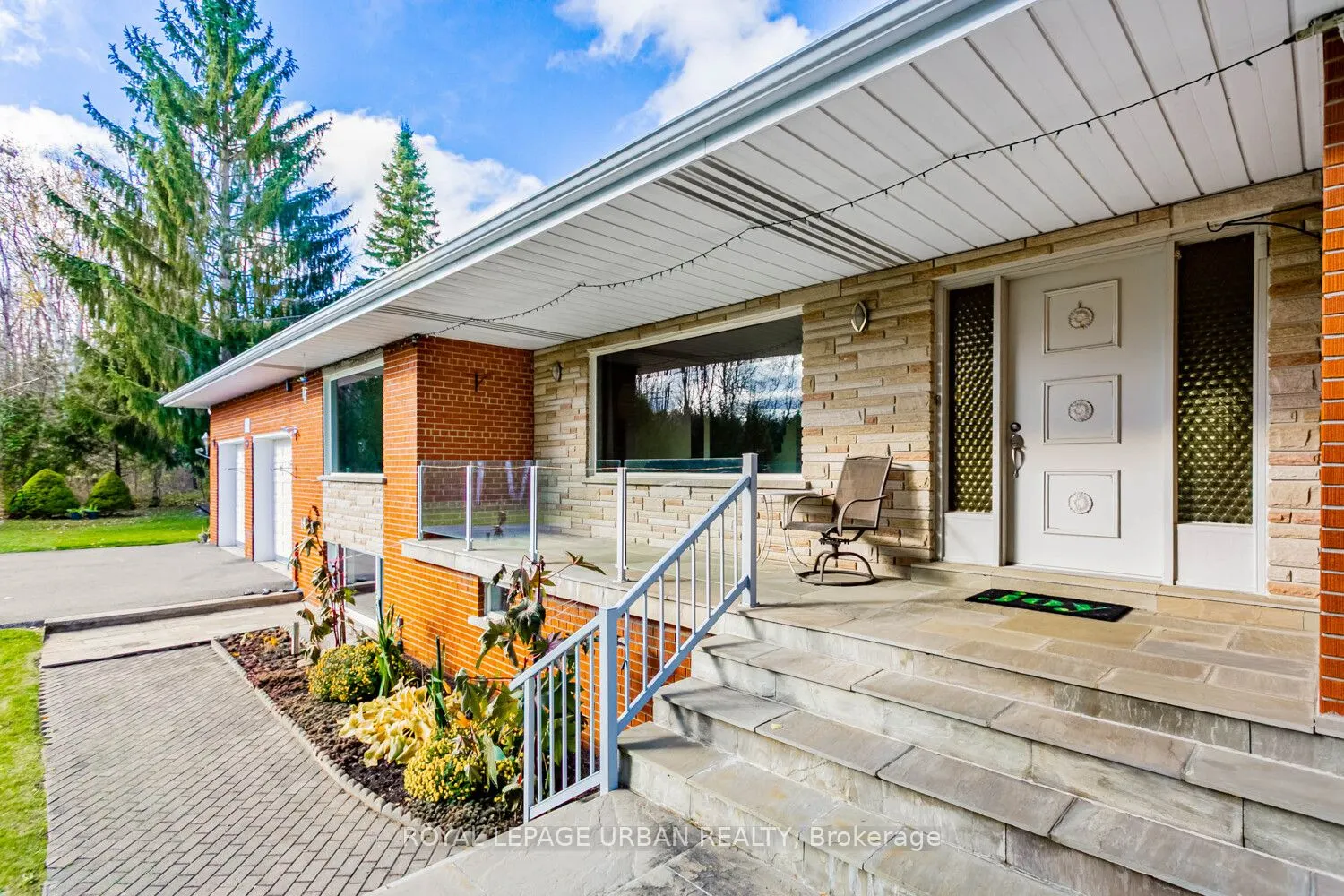 427371 25 Sideroad E