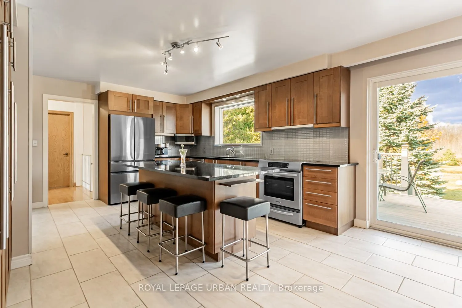 427371 25 Sideroad E