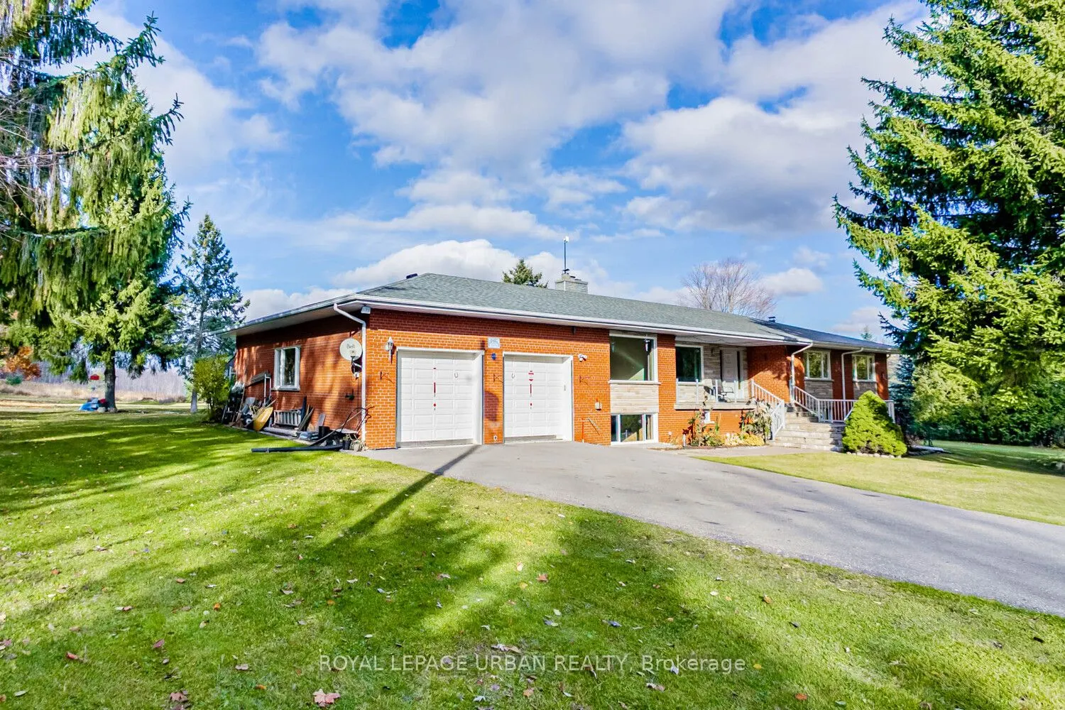 427371 25 Sideroad E