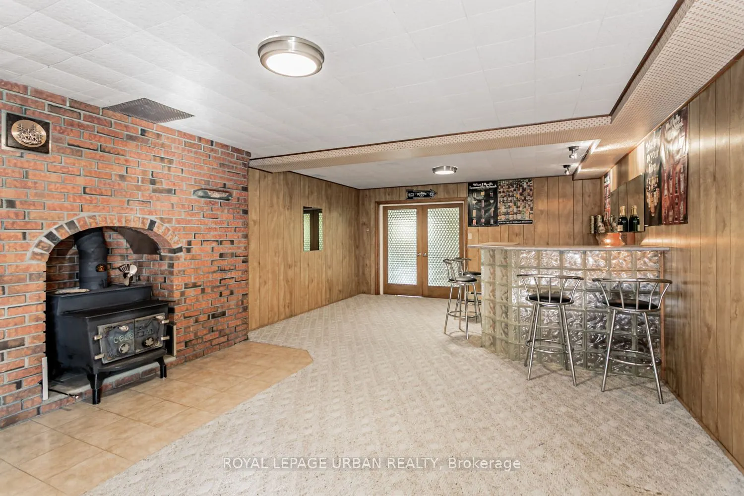 427371 25 Sideroad E