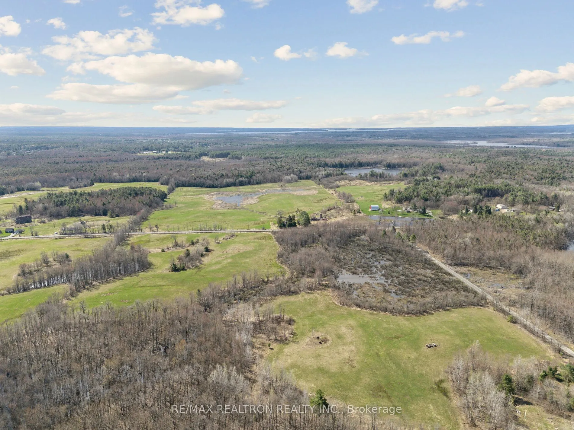 1084A WENONA LODGE Road