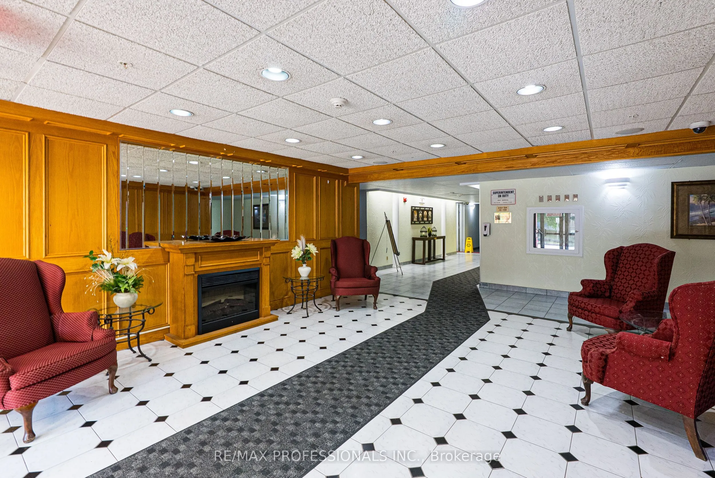 9 Bonheur Court #905