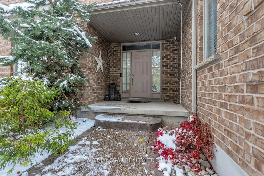 211 Terrace Wood Crescent