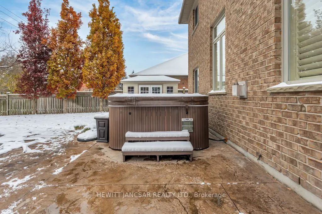 211 Terrace Wood Crescent