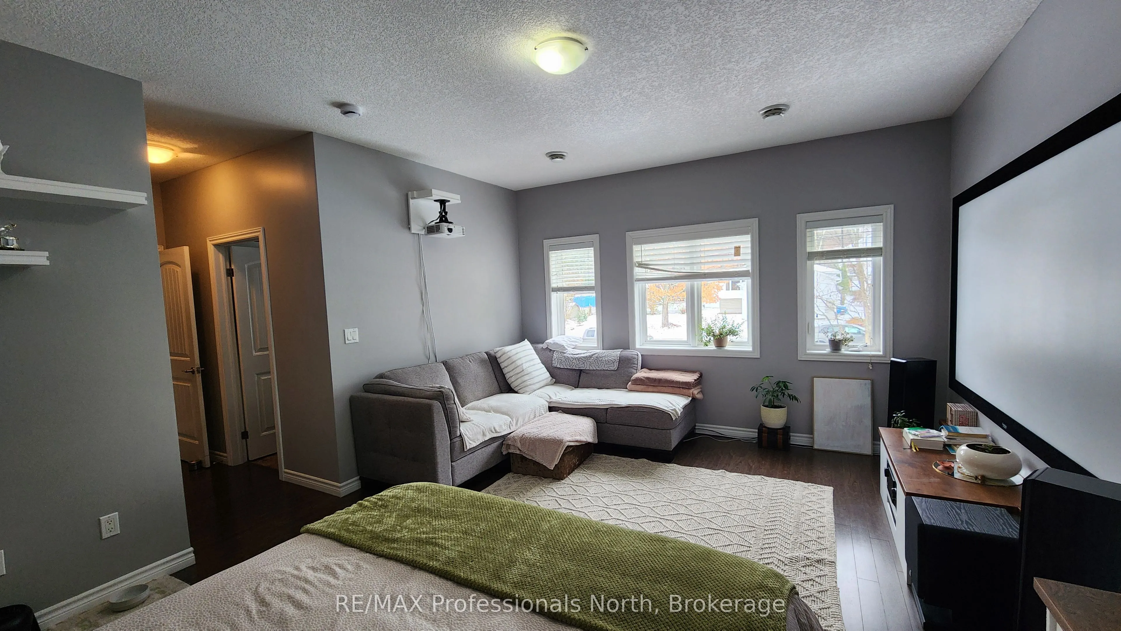 5 Greaves Avenue