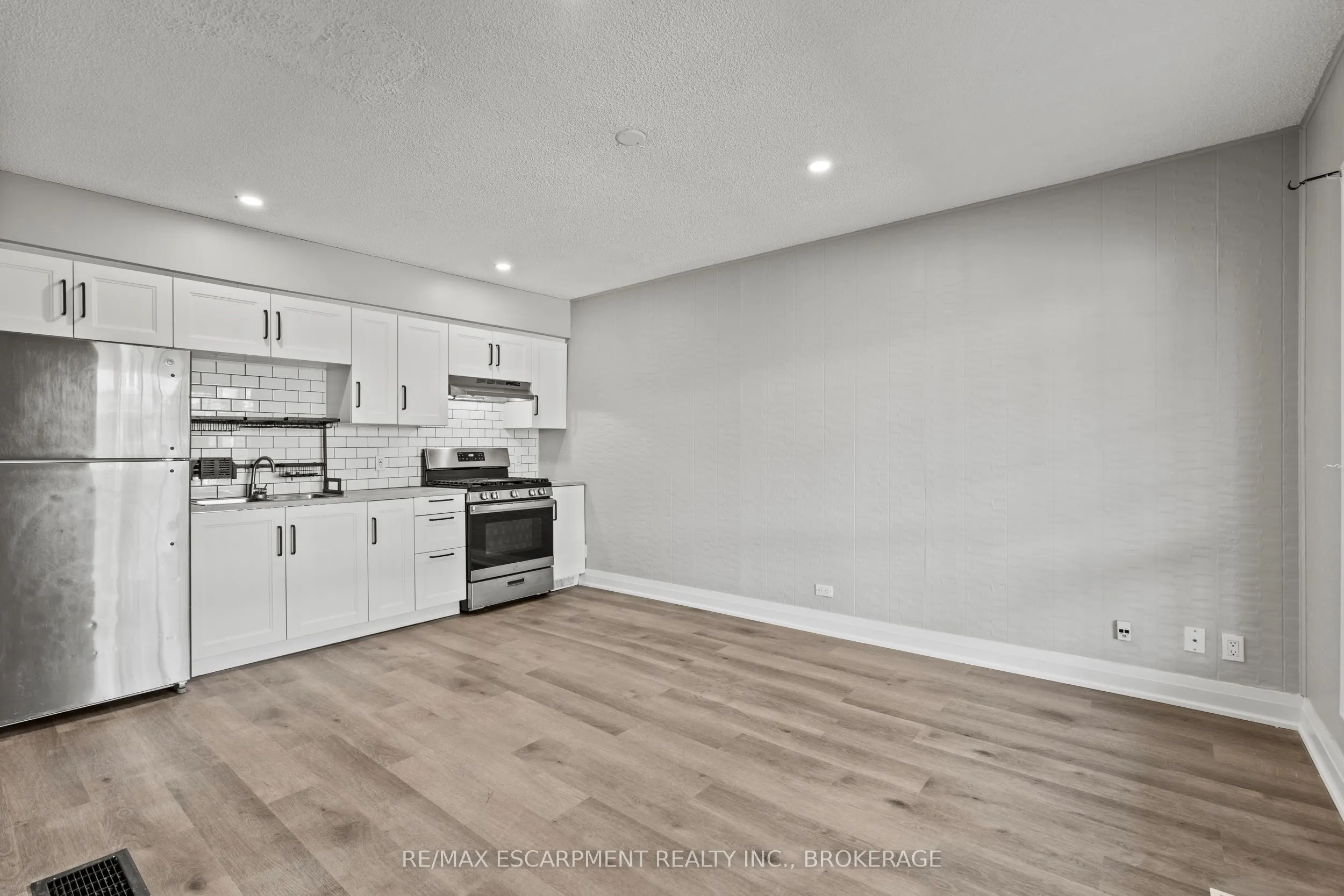 15 MCCORMICK Street #Upper