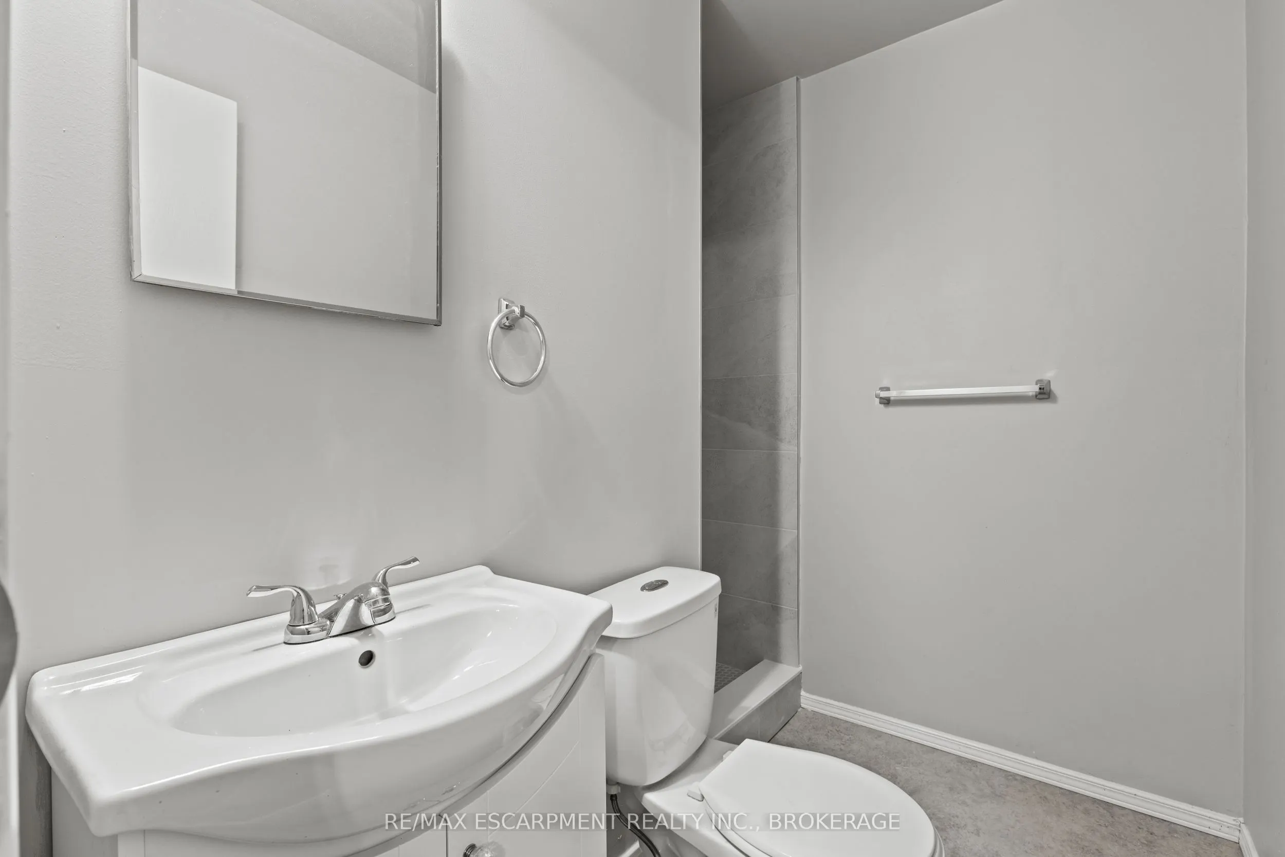 15 MCCORMICK Street #Upper