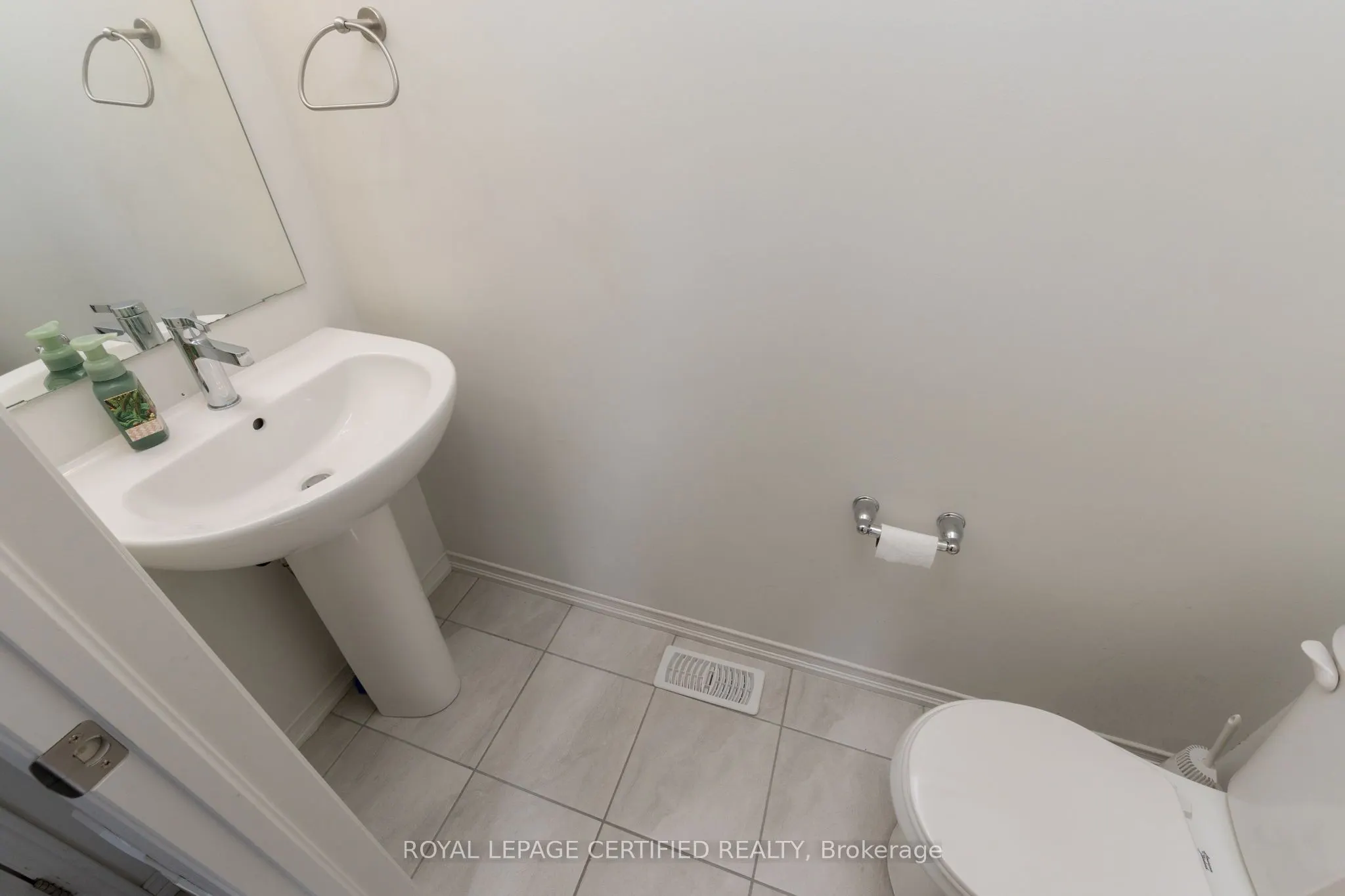 25 Elliot Street E #2