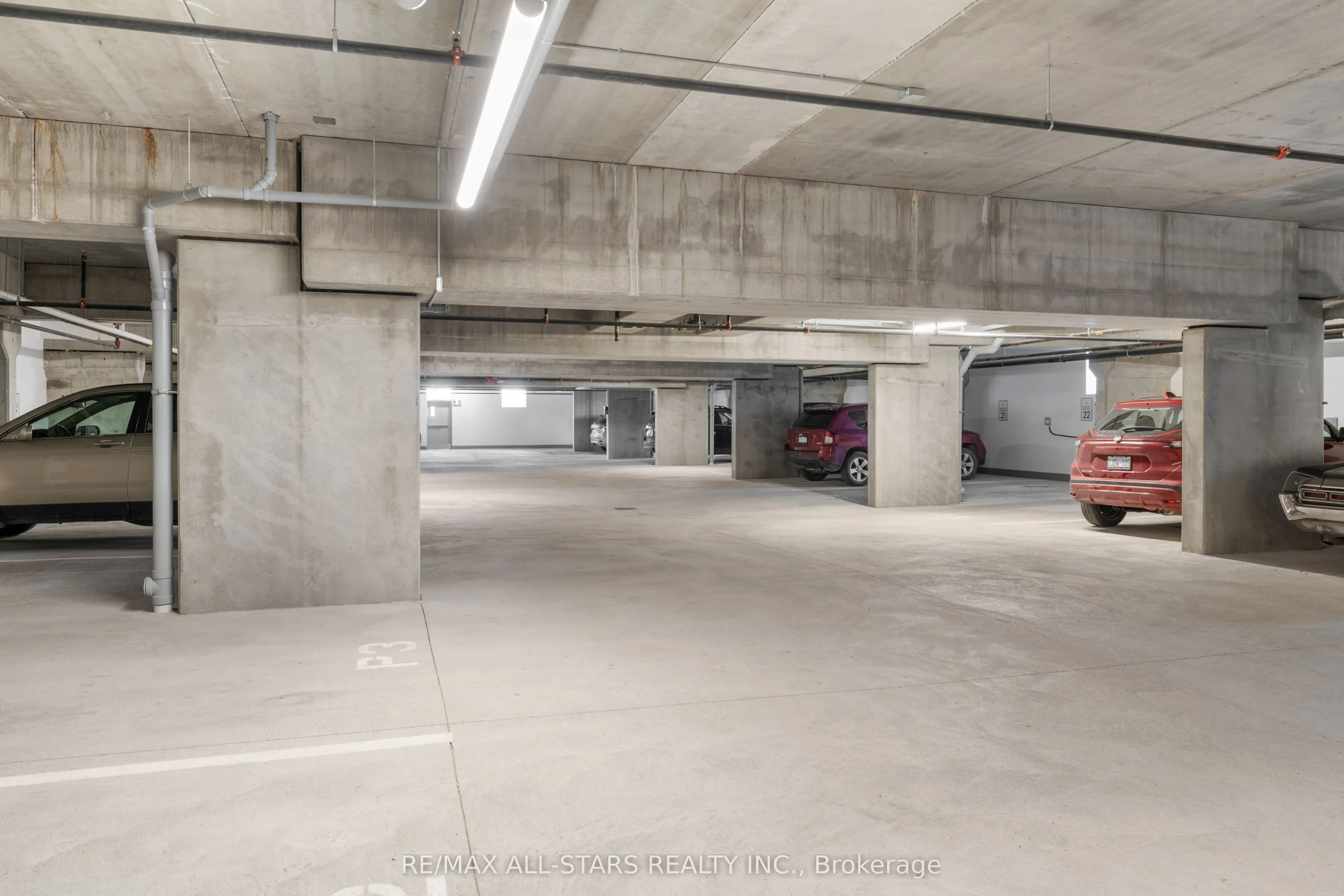 19B West Street N #PH#5