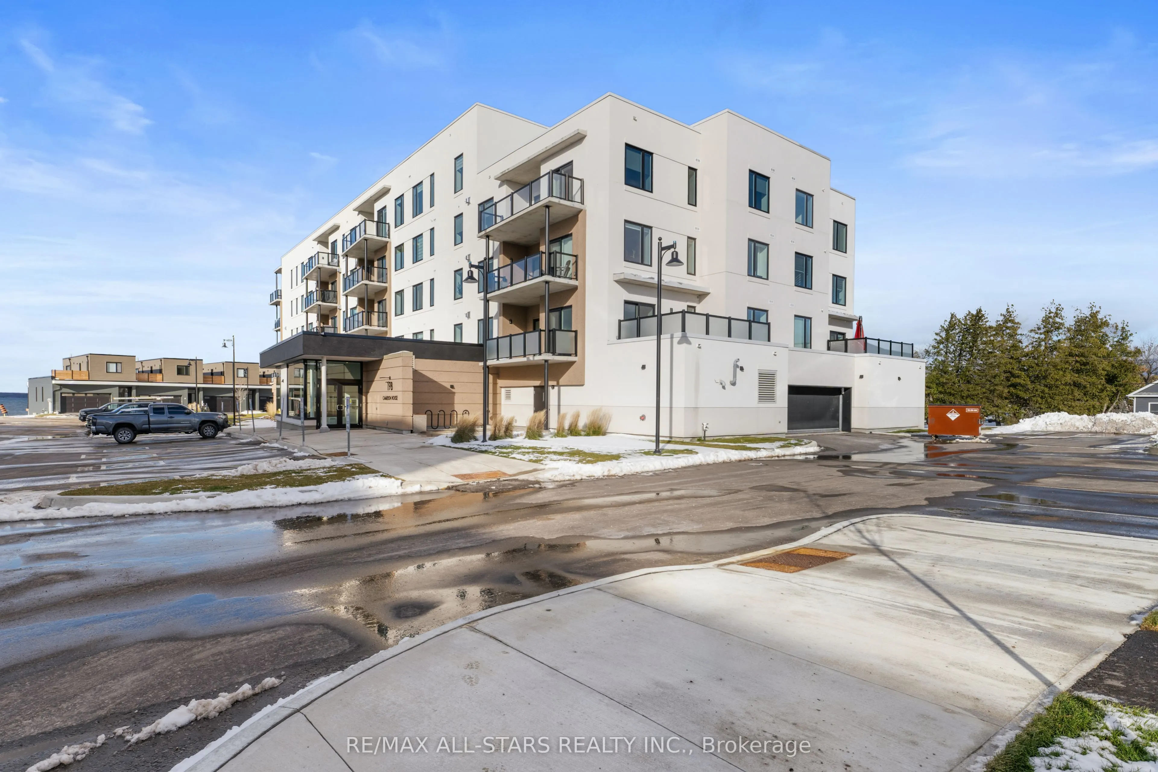 19B West Street N #PH#5