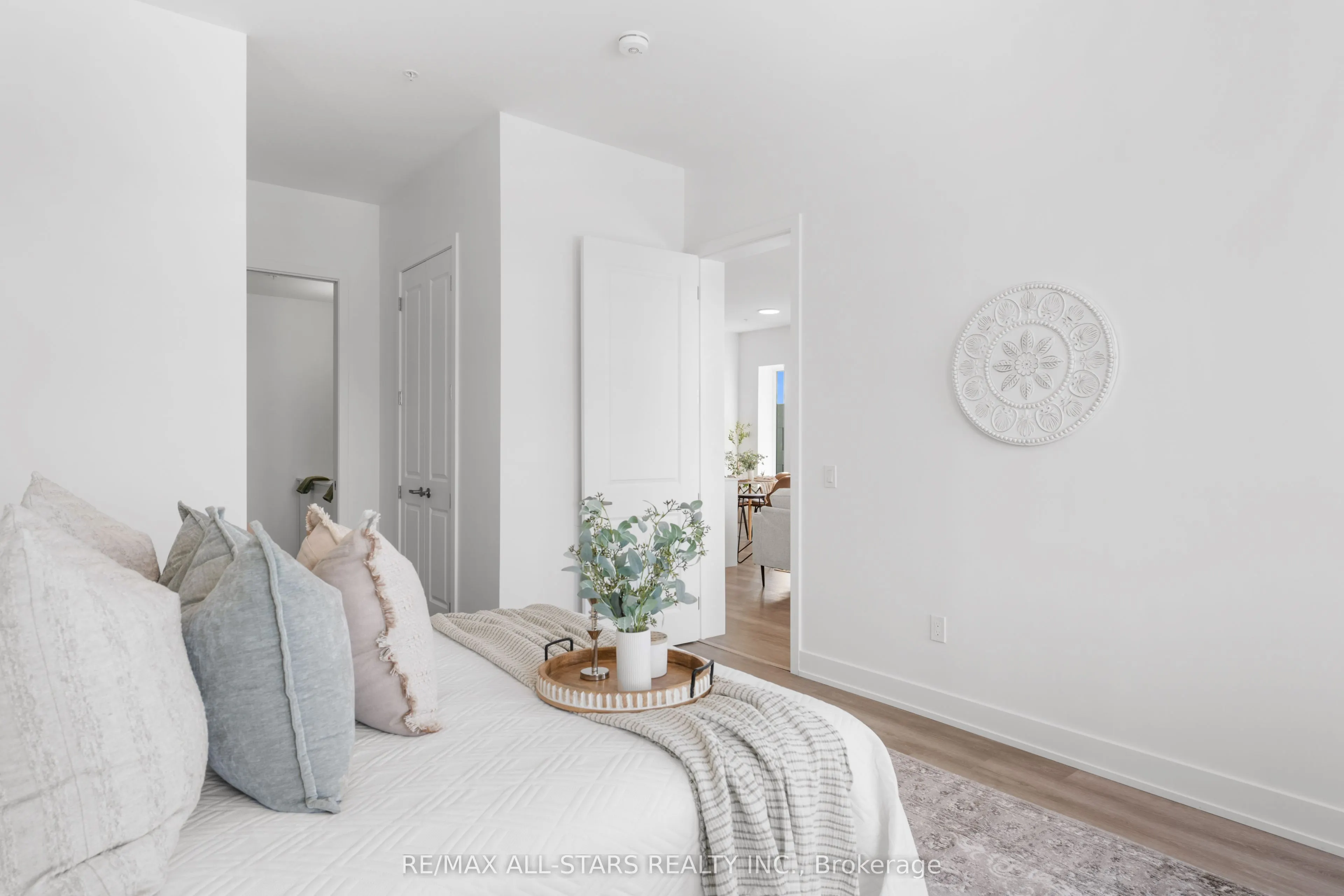 19B West Street N #PH#5