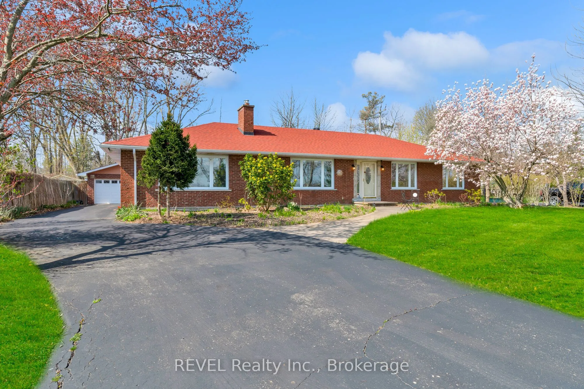 3035 Niagara Parkway