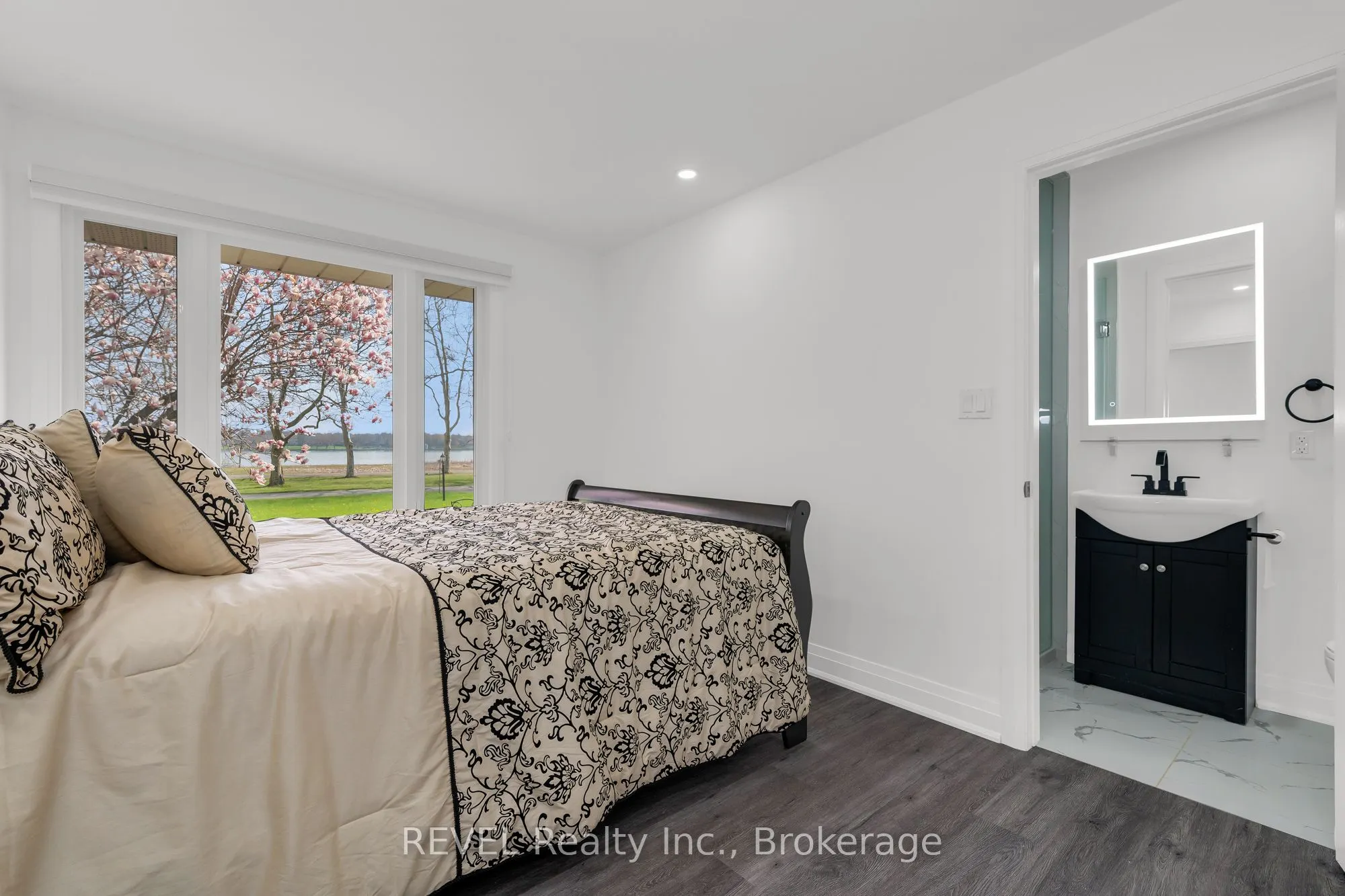 3035 Niagara Parkway