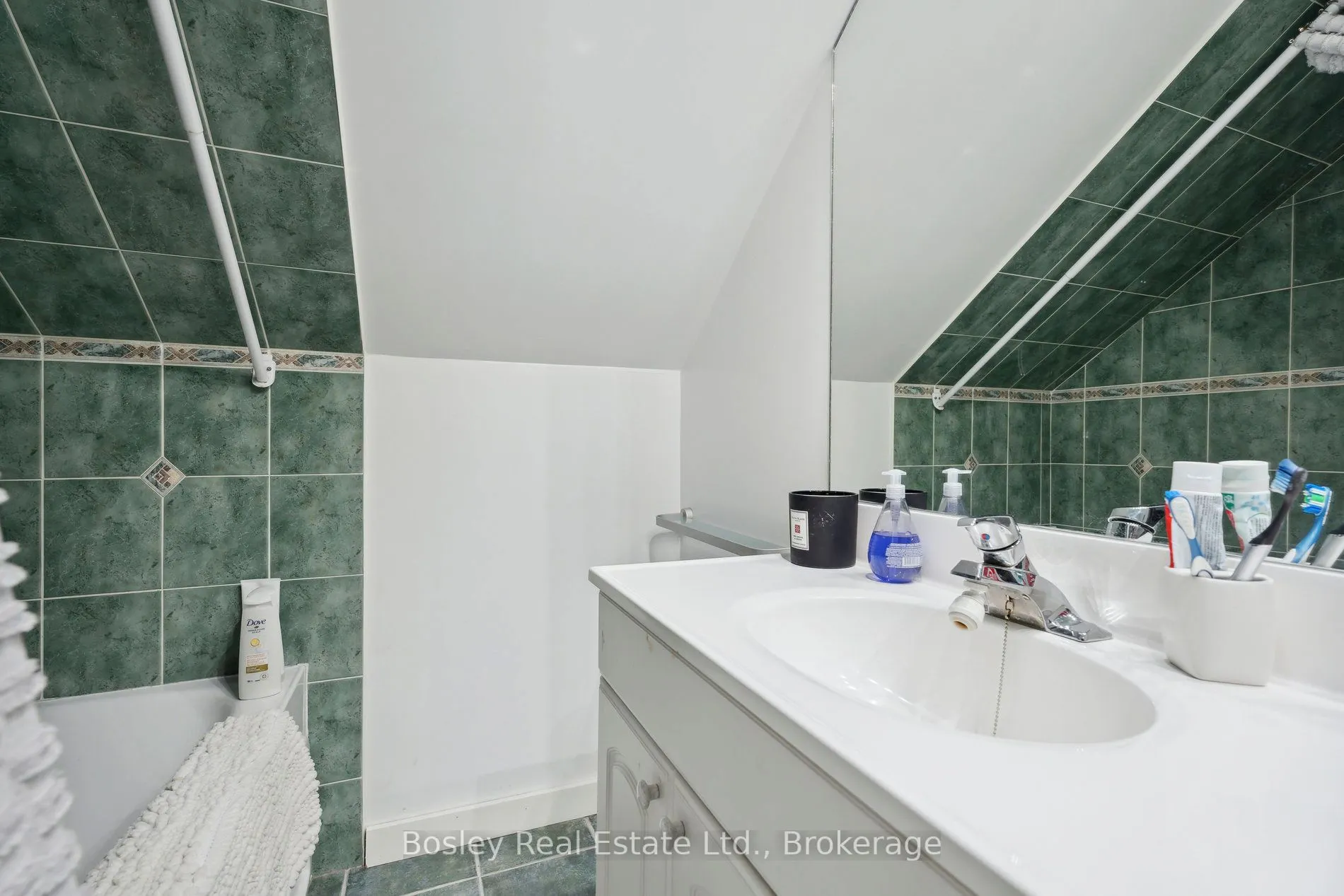 101 St Moritz Crescent