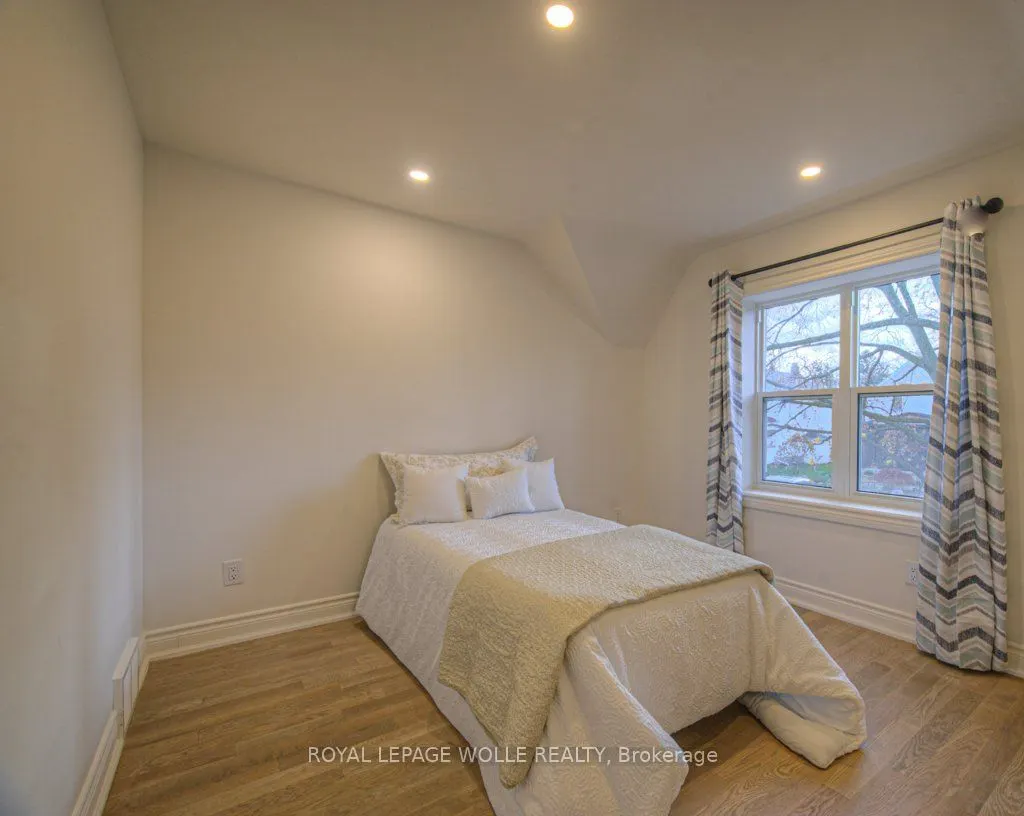 30 Dunbar Road S