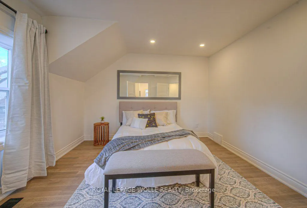 30 Dunbar Road S