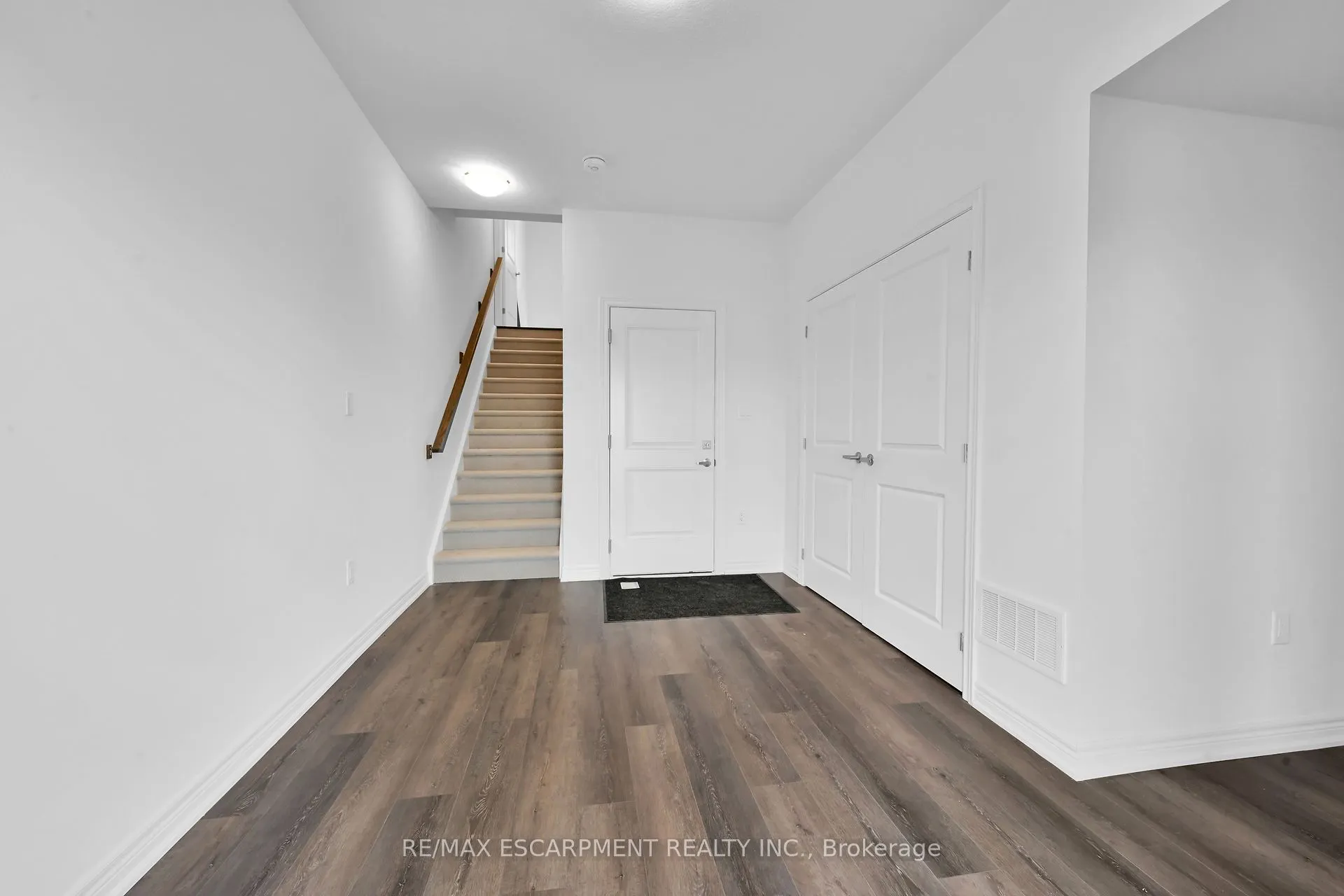 120 COURT Drive #35