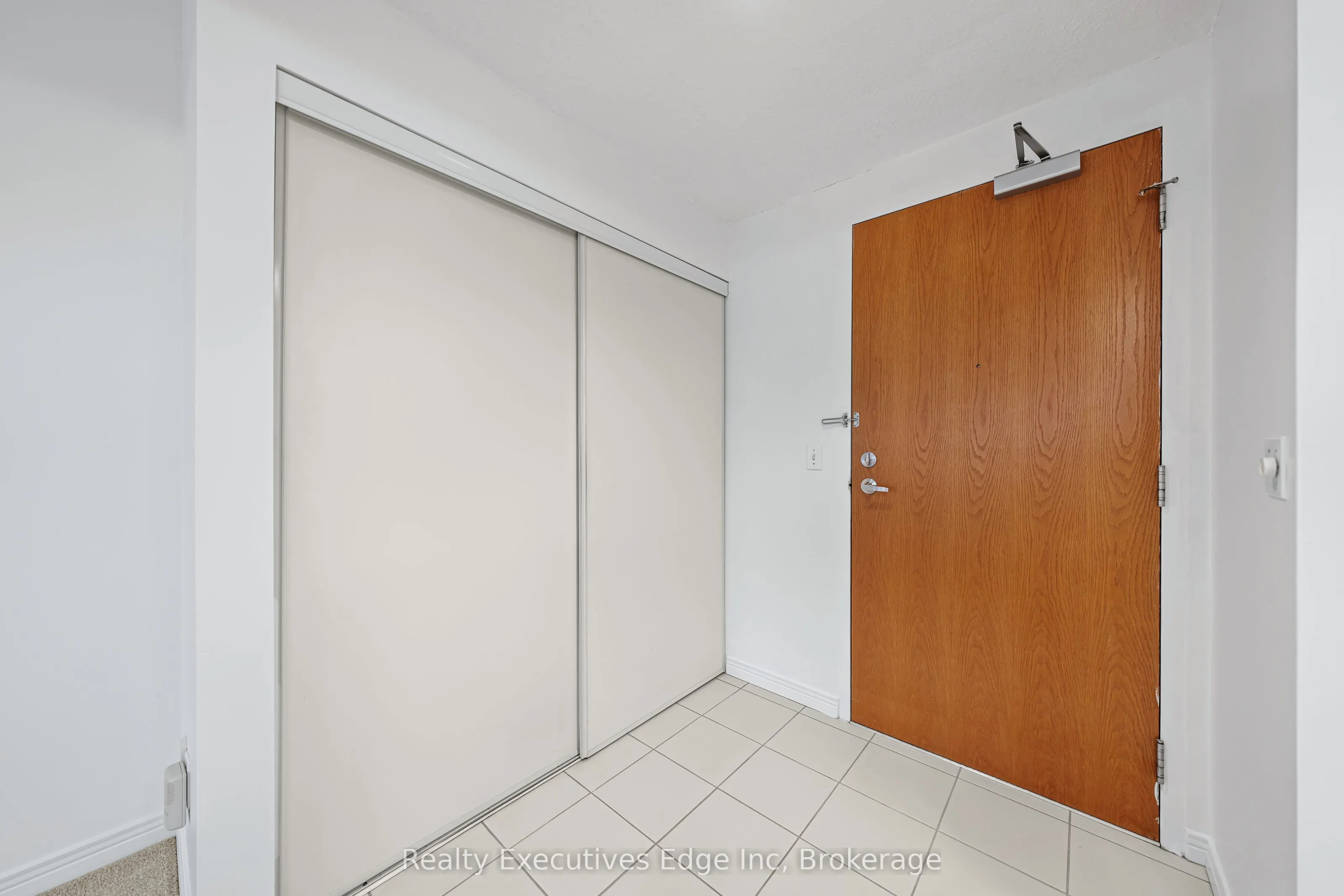 208 Silvercreek Parkway N #205