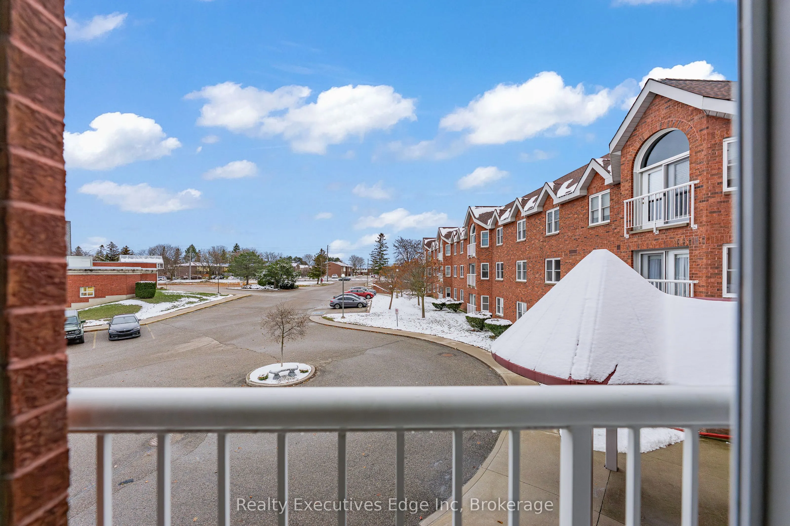 208 Silvercreek Parkway N #205