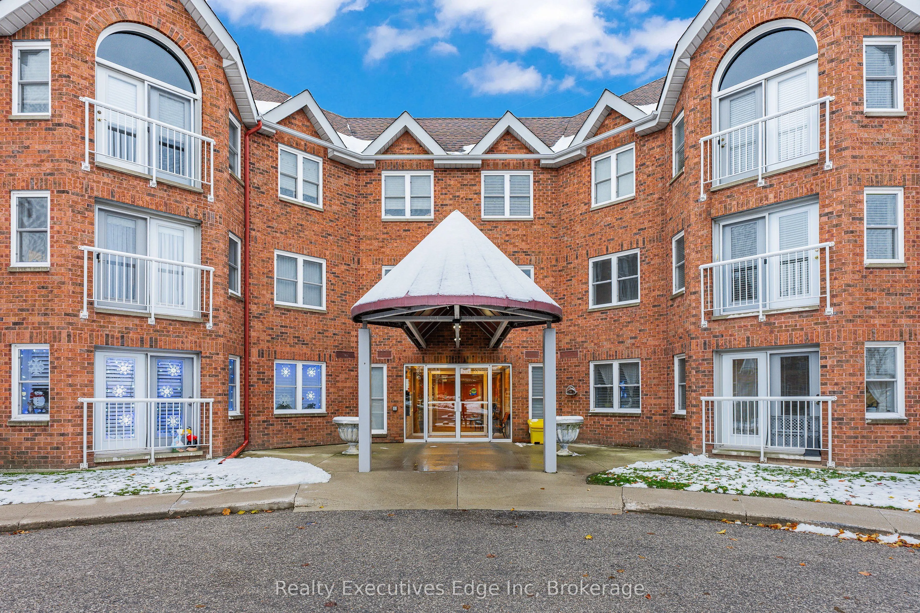 208 Silvercreek Parkway N #205
