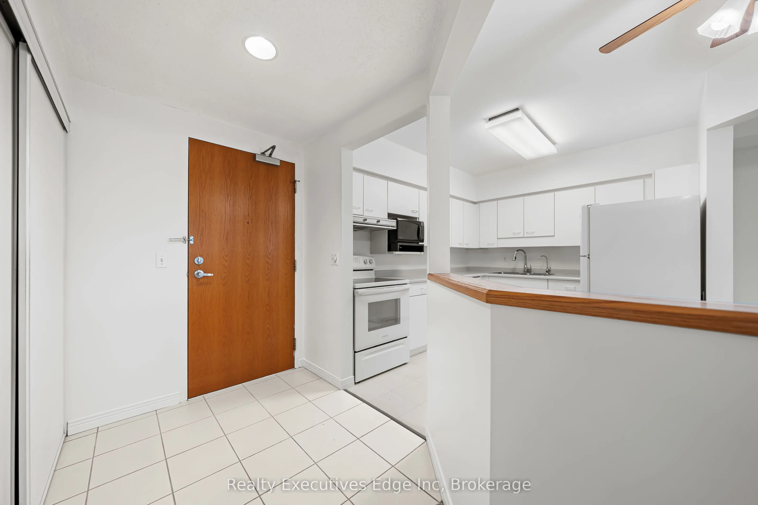 208 Silvercreek Parkway N #205