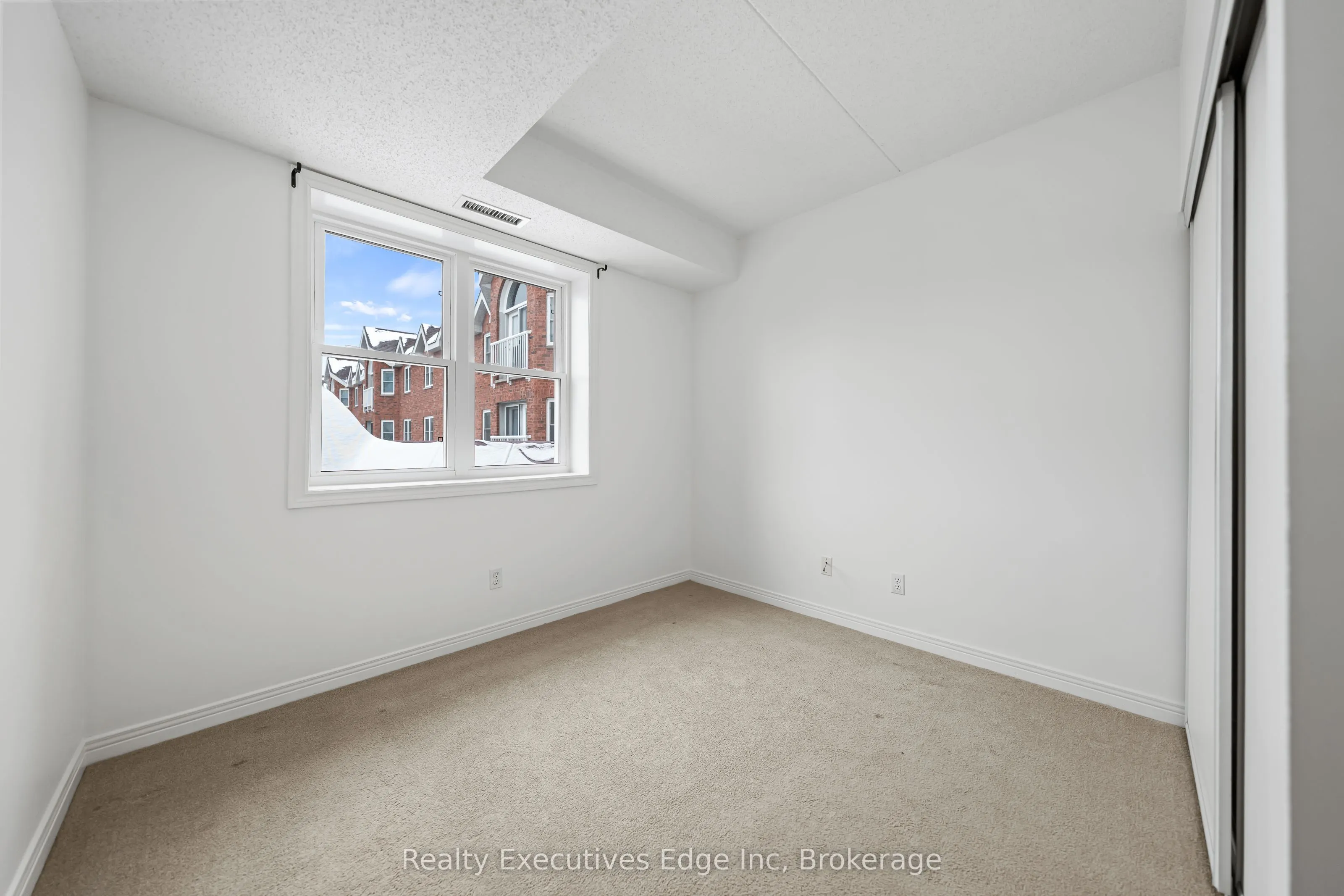 208 Silvercreek Parkway N #205