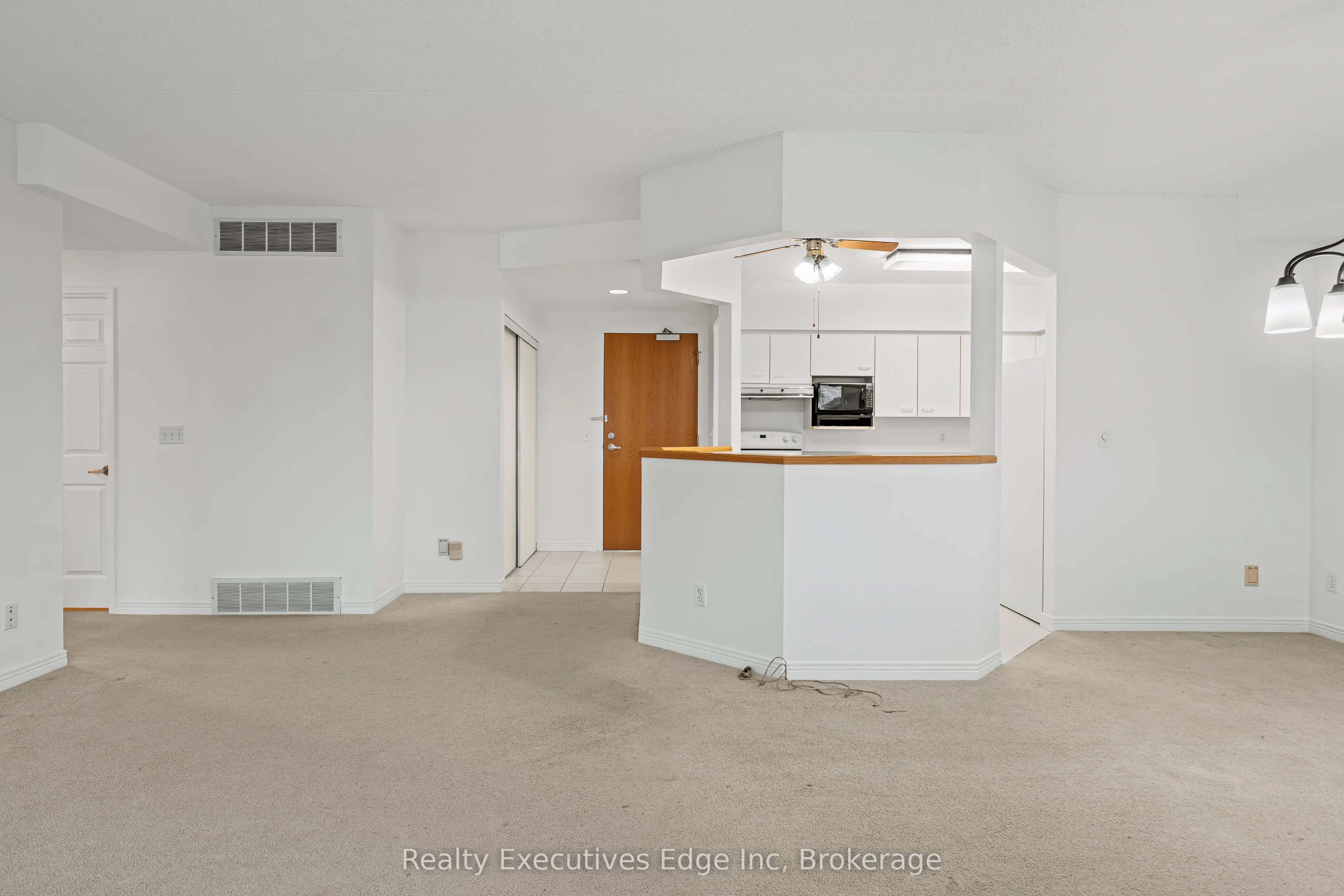 208 Silvercreek Parkway N #205