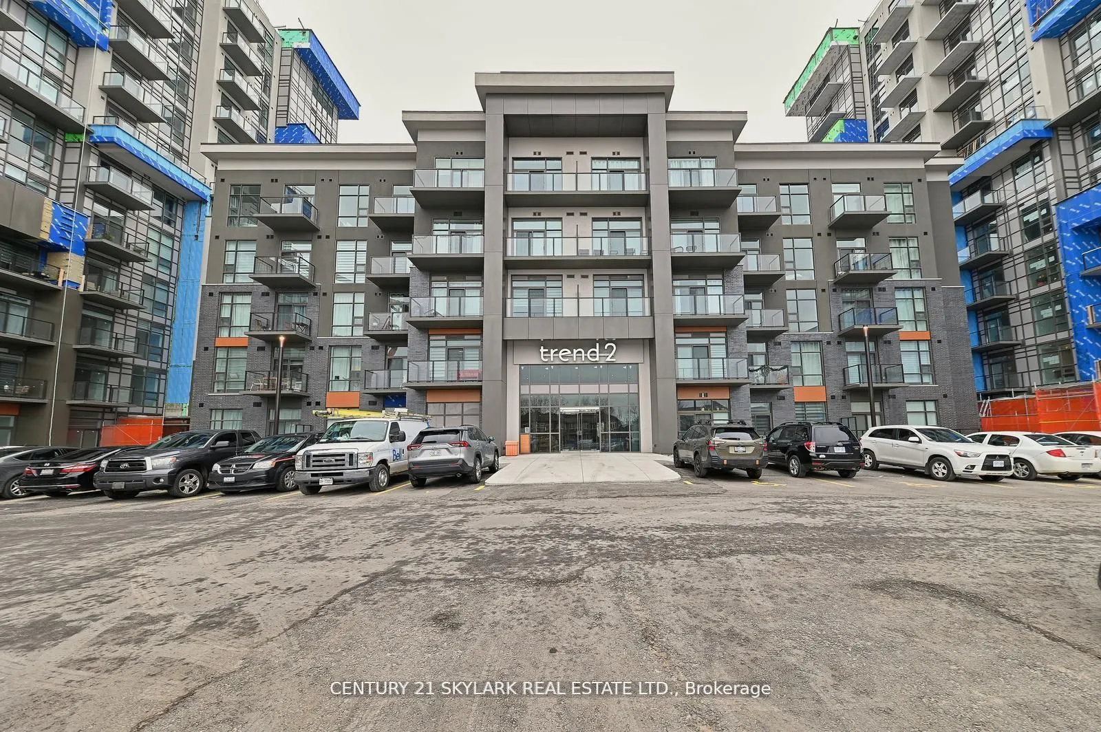 460 Dundas Street E #401