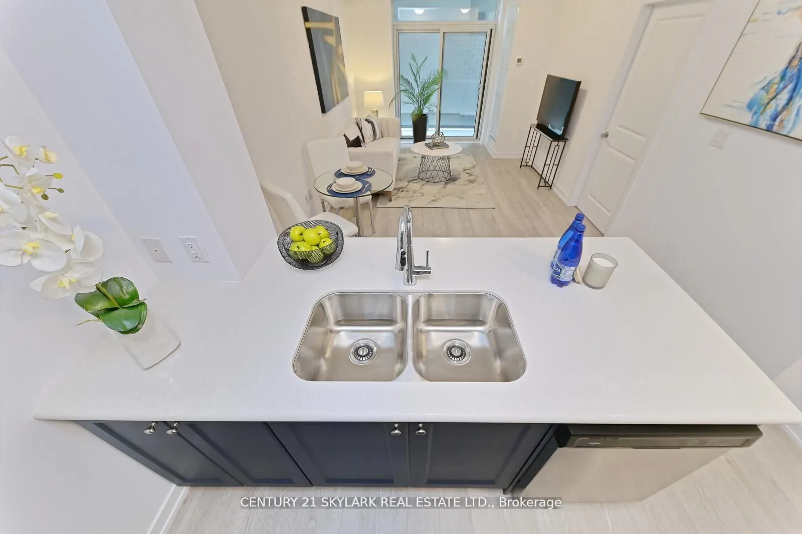 460 Dundas Street E #401